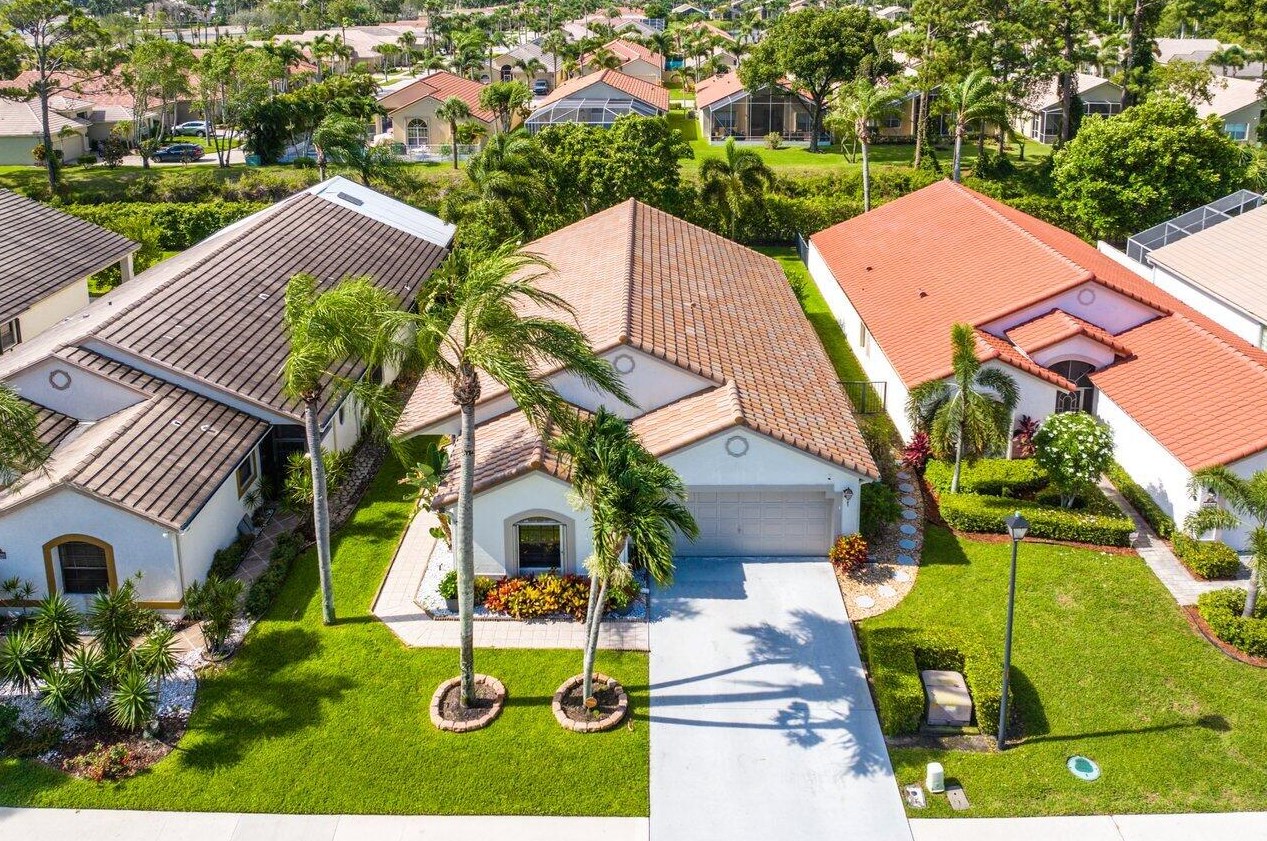 10496 Lexington Cir, Boynton Beach FL  33436-4555 exterior