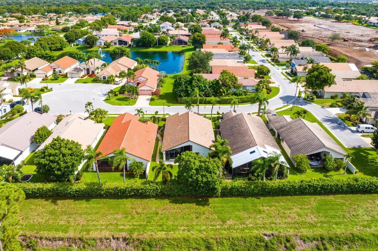 10496 Lexington Cir, Boynton Beach FL  33436-4555 exterior