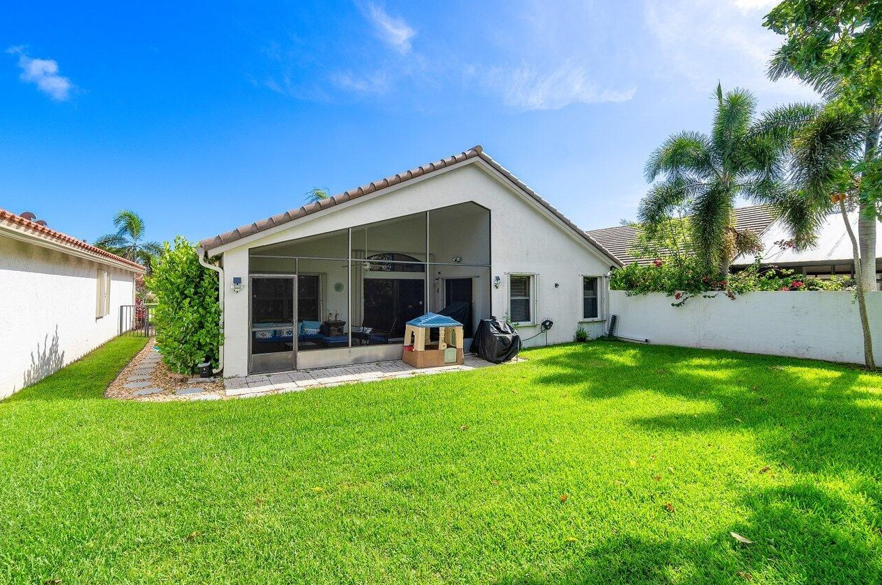 10496 Lexington Cir, Boynton Beach FL  33436-4555 exterior