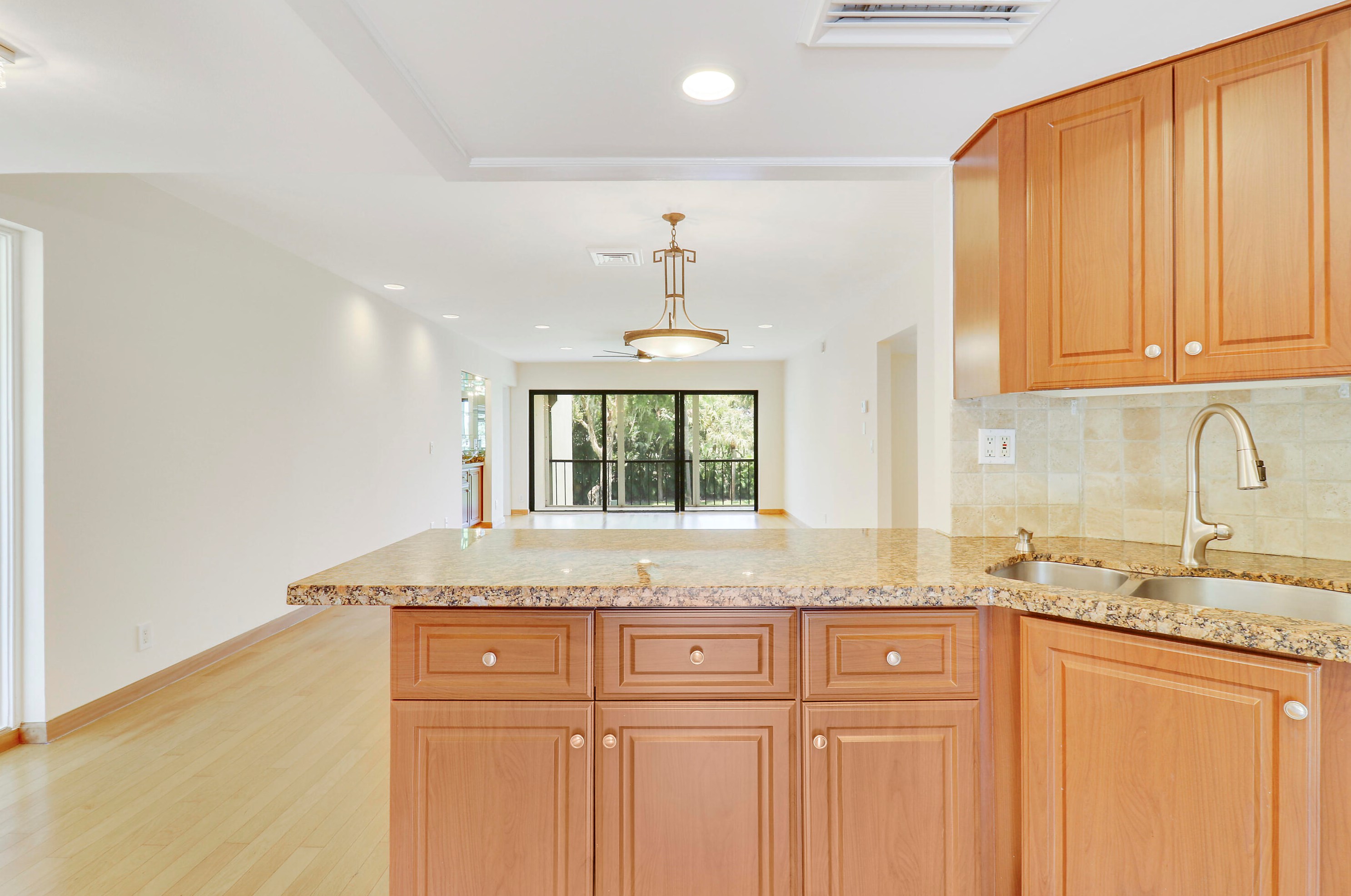 1707 Consulate Pl #203, West Palm Beach, FL 33401