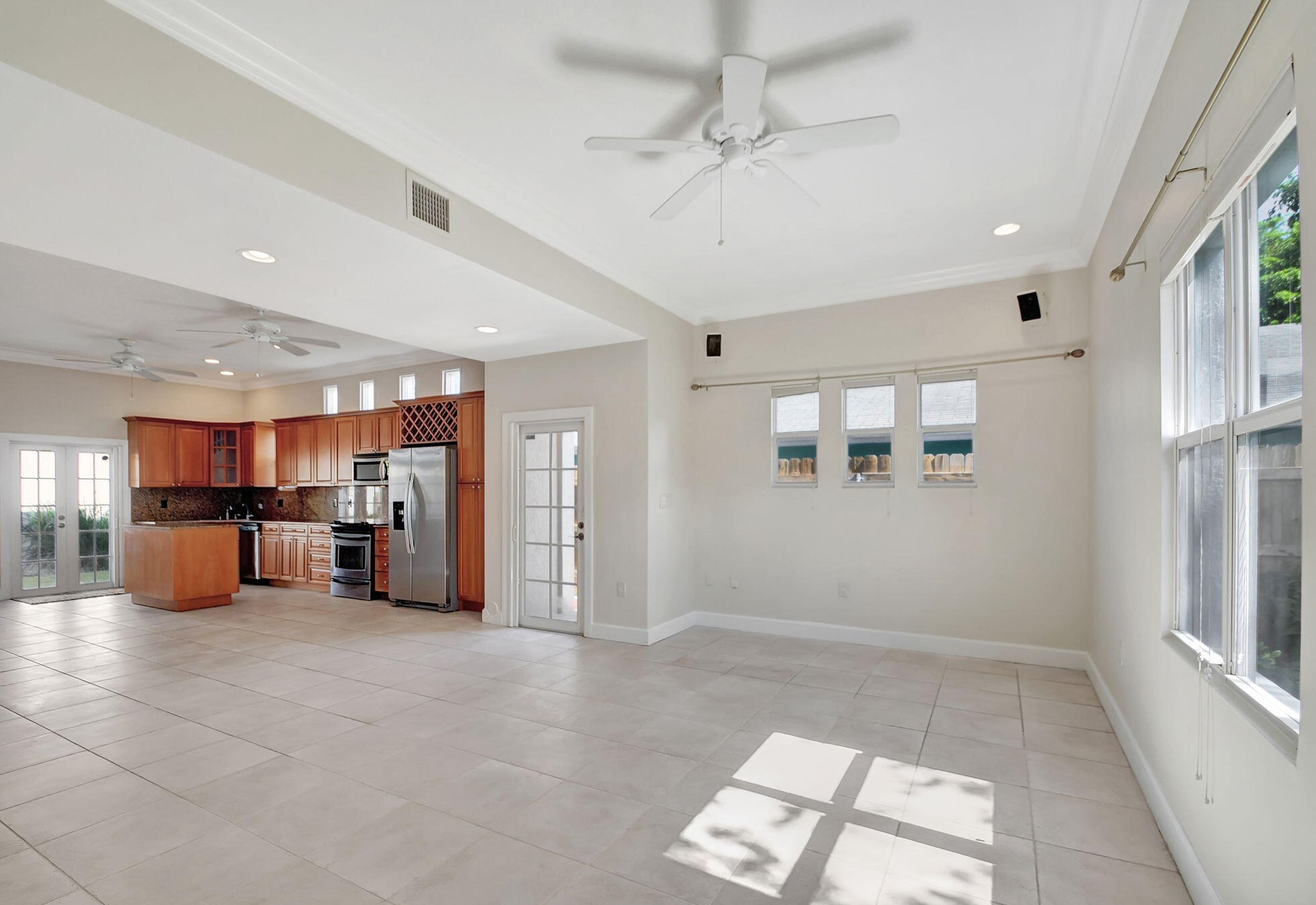 918 Federal Hwy, Lake Worth FL 33460-2656 exterior