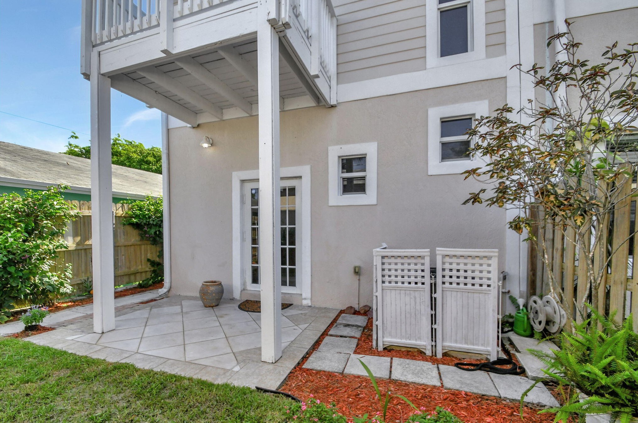 918 Federal Hwy, Lake Worth FL 33460-2656 exterior