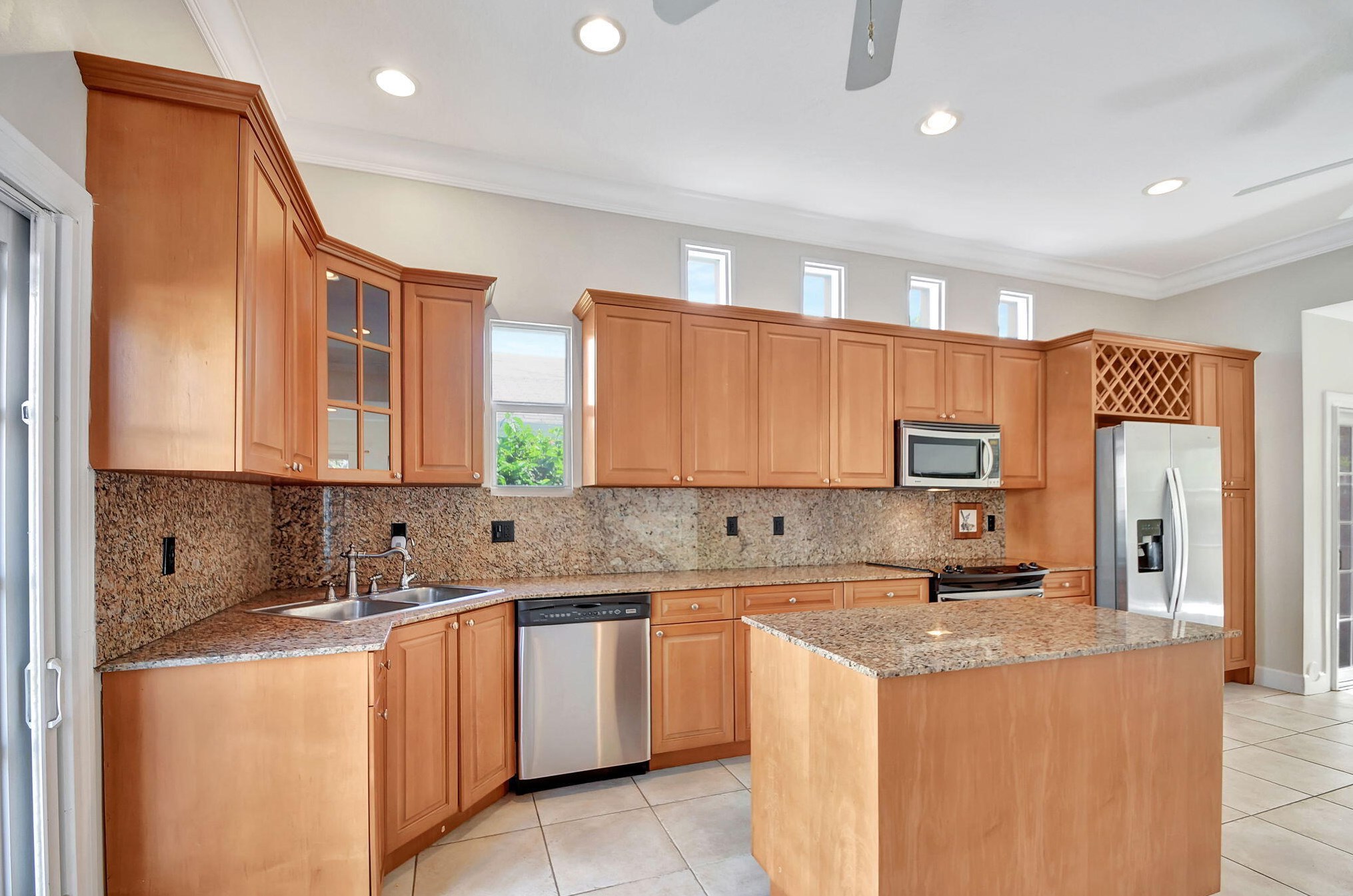 918 Federal Hwy, Lake Worth FL 33460-2656 exterior