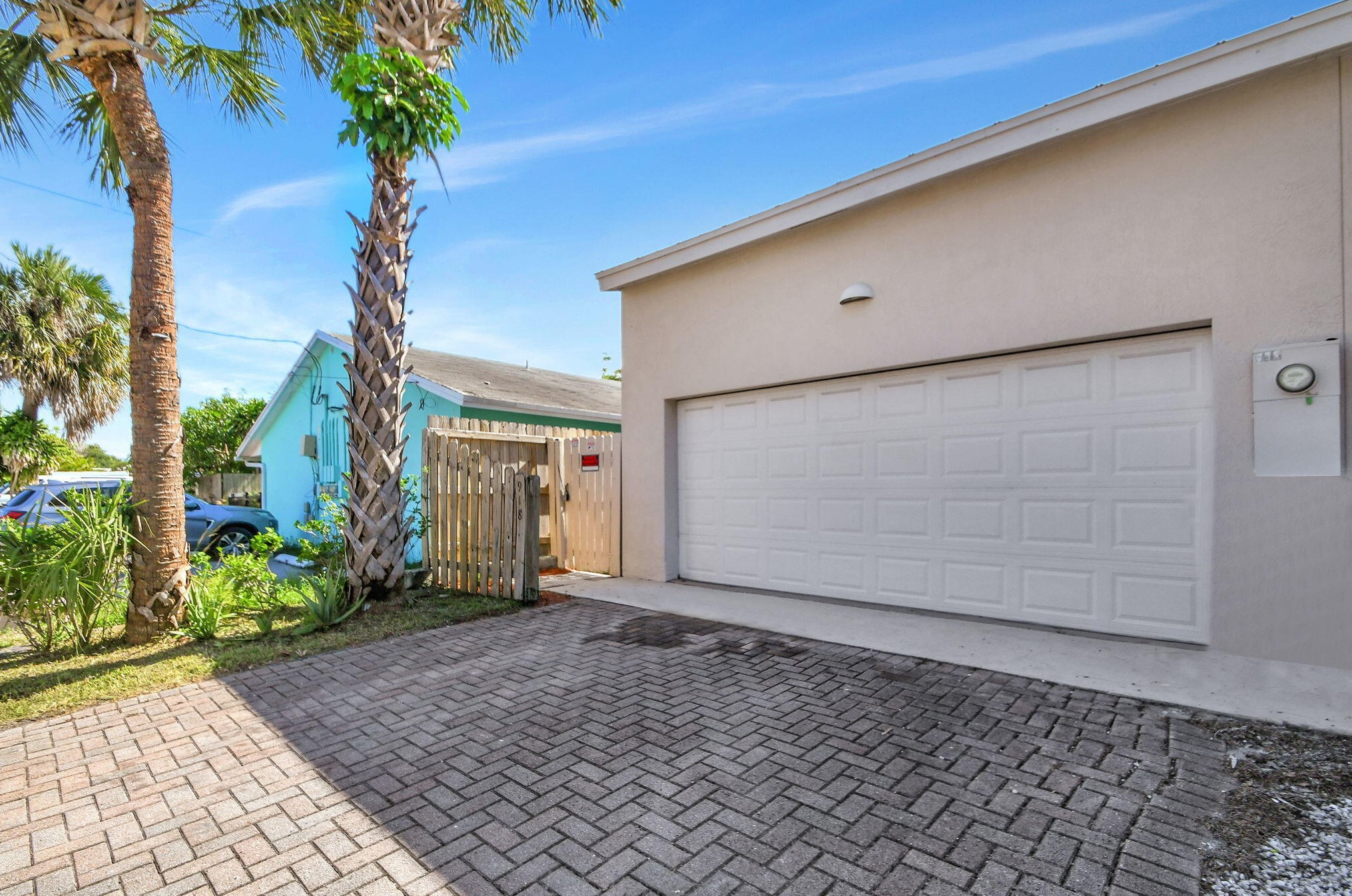 918 Federal Hwy, Lake Worth FL 33460-2656 exterior