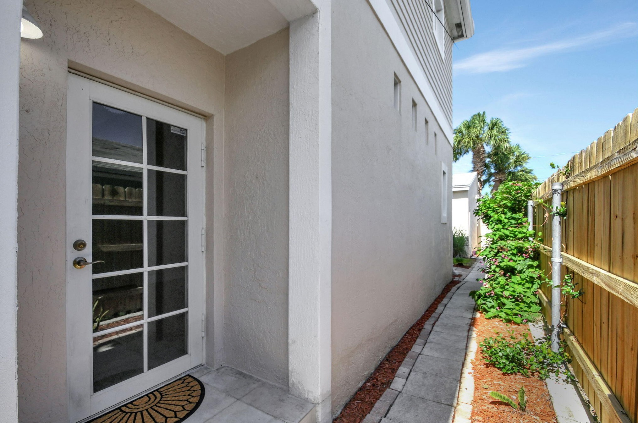 918 Federal Hwy, Lake Worth FL 33460-2656 exterior