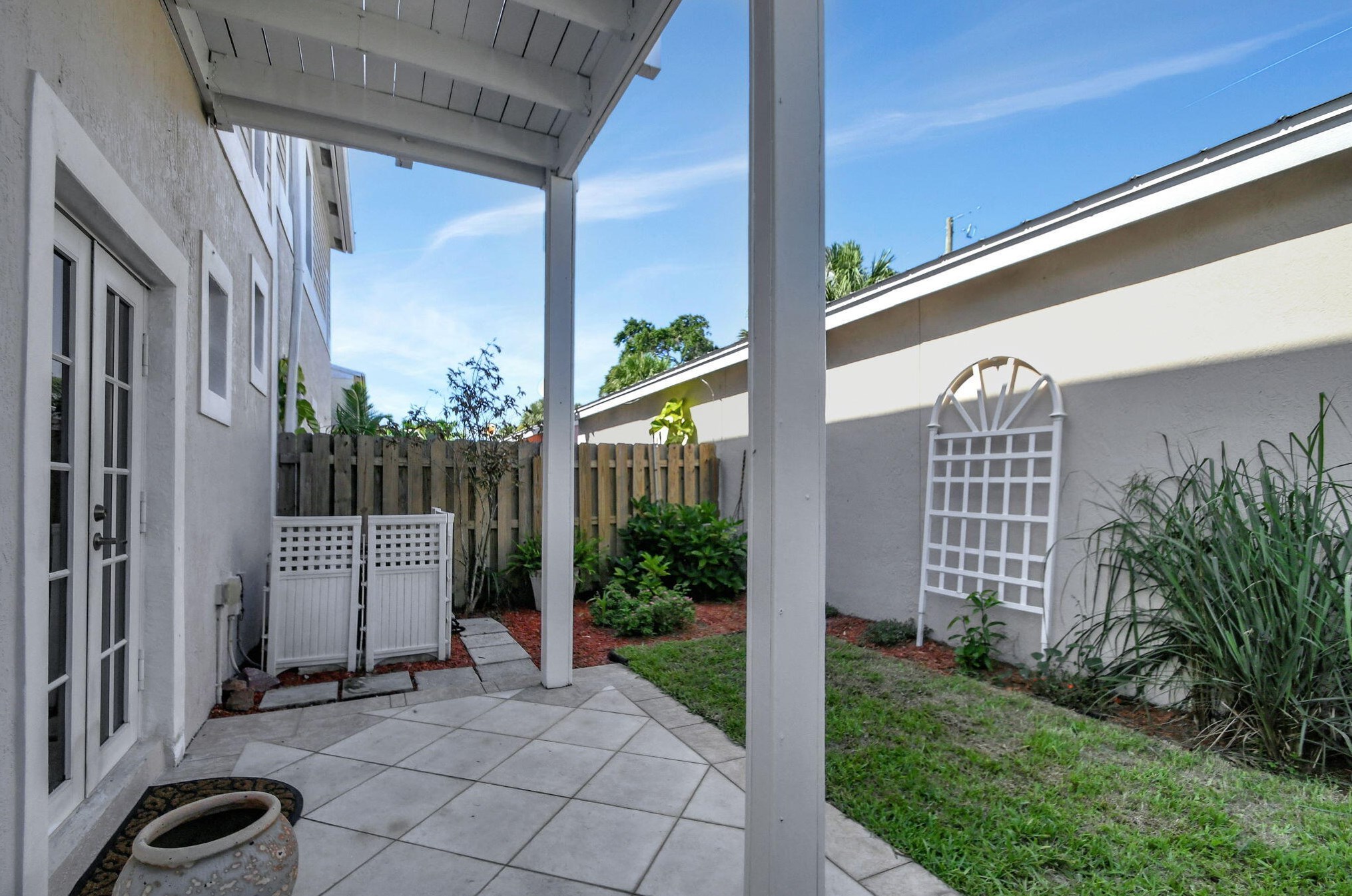 918 Federal Hwy, Lake Worth FL 33460-2656 exterior