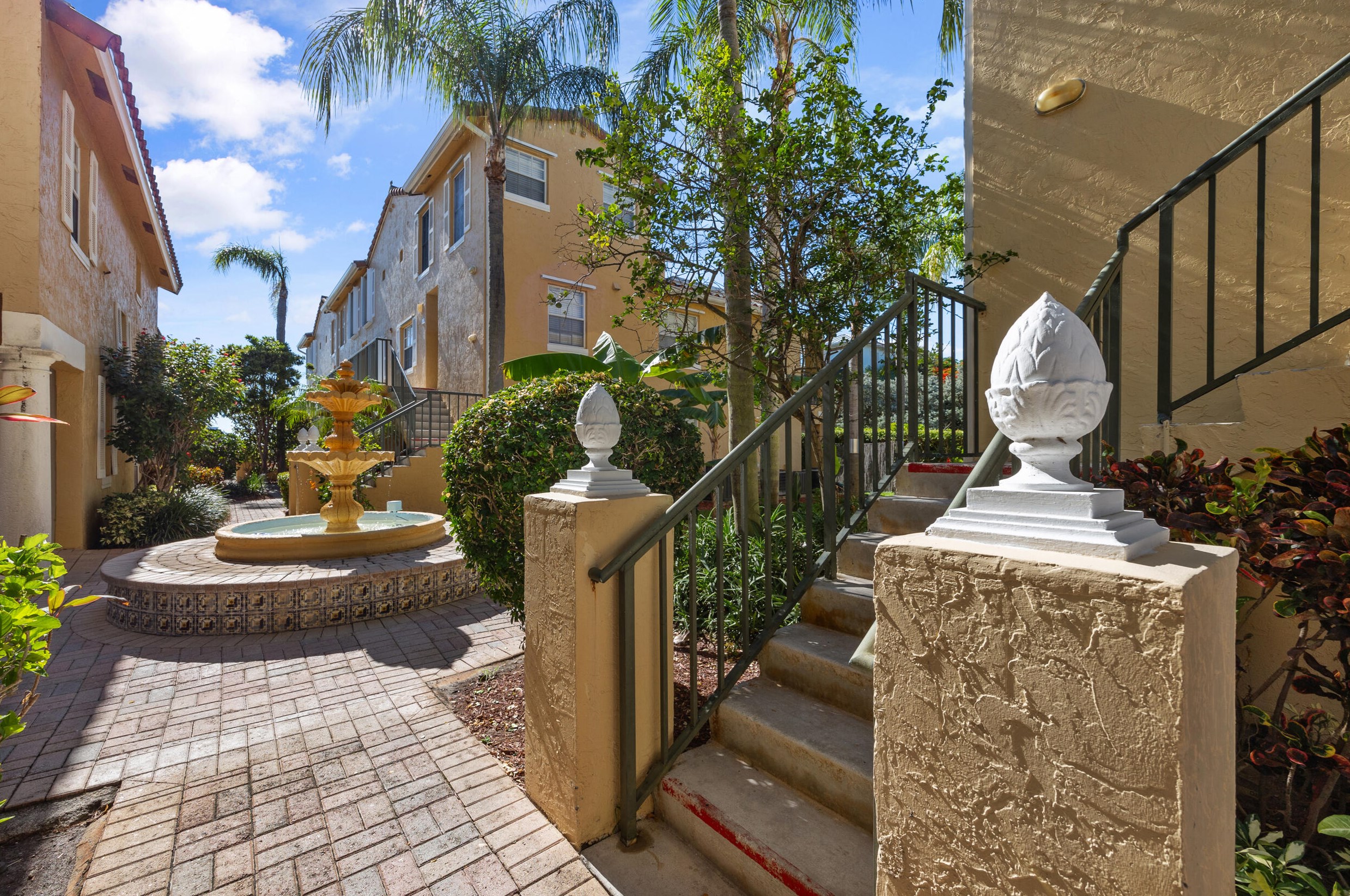 1050 Lake Shore Dr #202, West Palm Beach, FL 33403