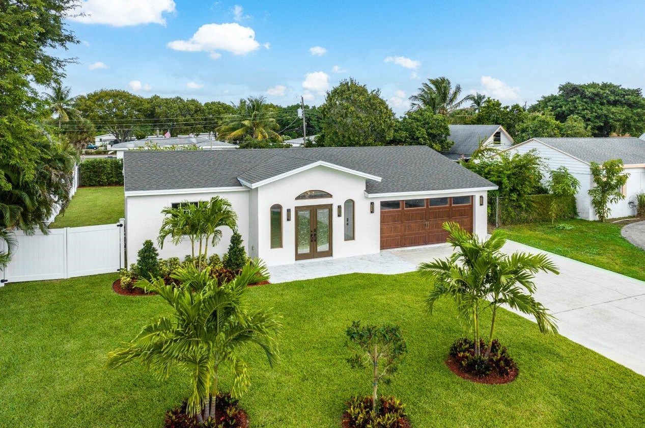 311 Gulfstream Dr, Delray Beach, FL 33444