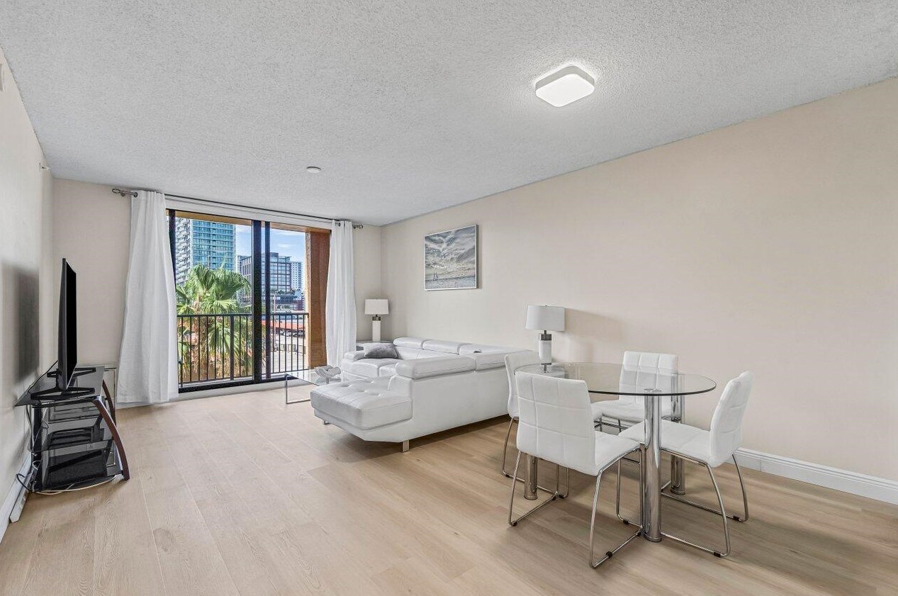 651 Okeechobee Blvd Apt 408, West Palm Beach, FL 33401