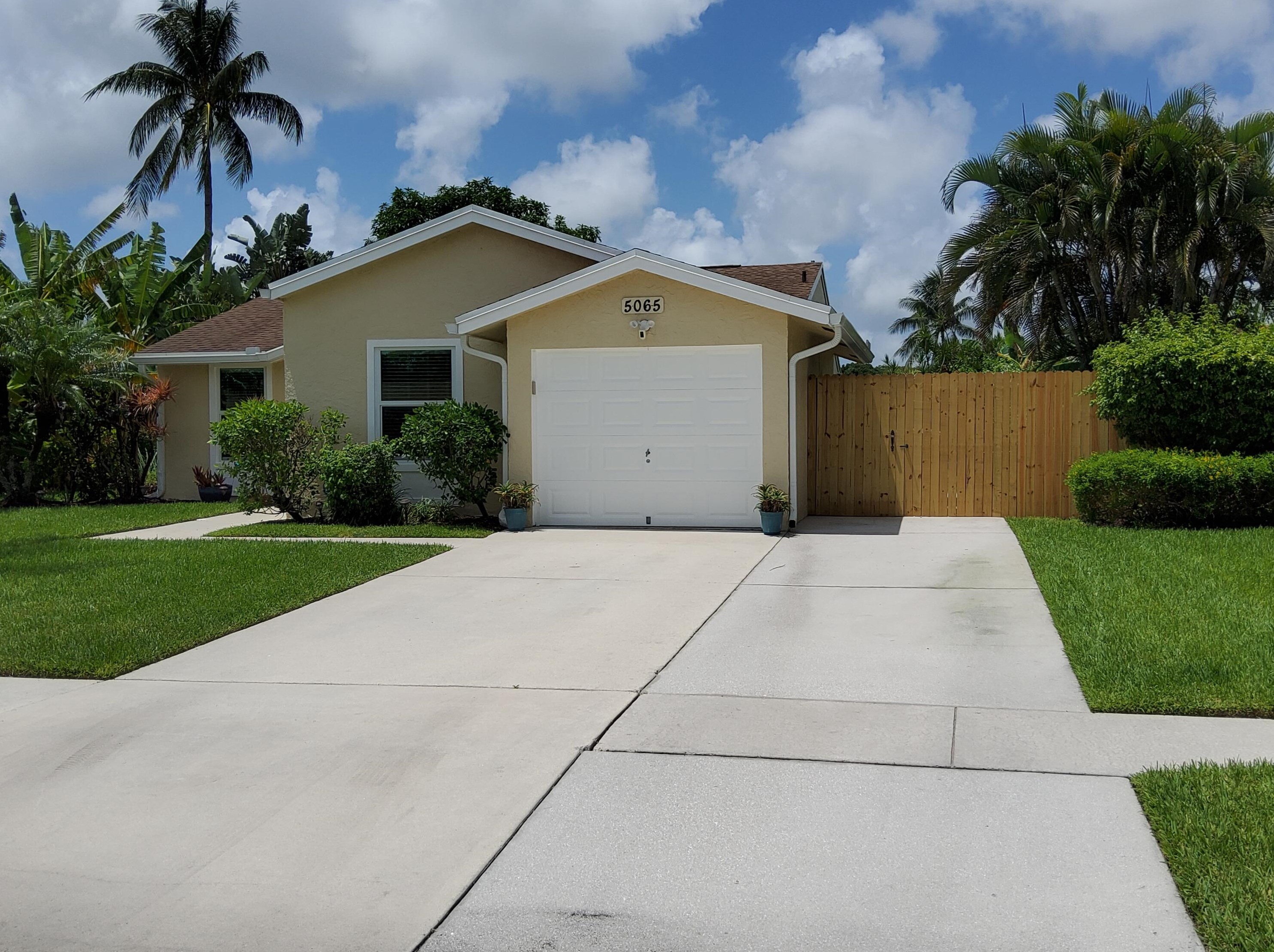 5065 Little Beth Dr, Boynton Beach, FL 33437