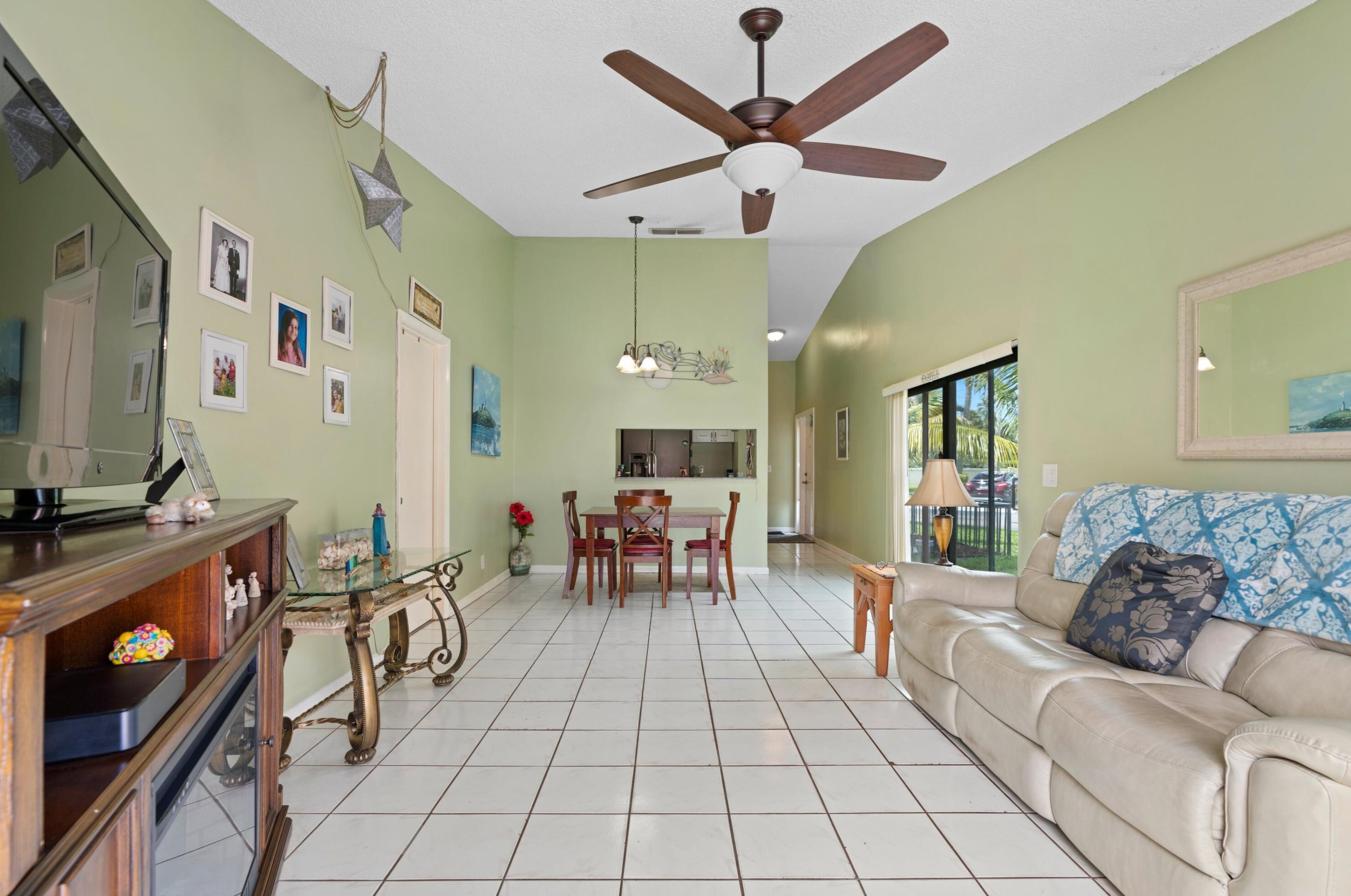 5215 Nutmeg Dr, West Palm Beach, FL 33418