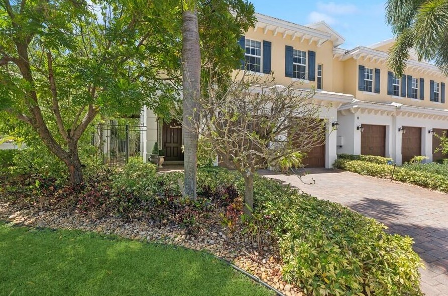 202 Mariner Ct, West Palm Beach, FL 33408