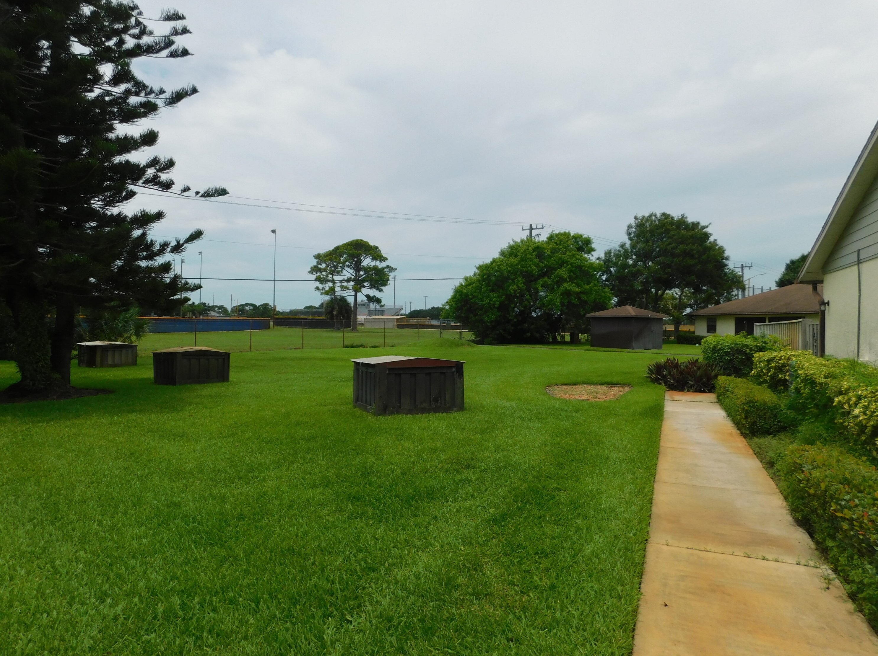 1337 Peppertree Trl, Fort Pierce FL 34950-5286 exterior