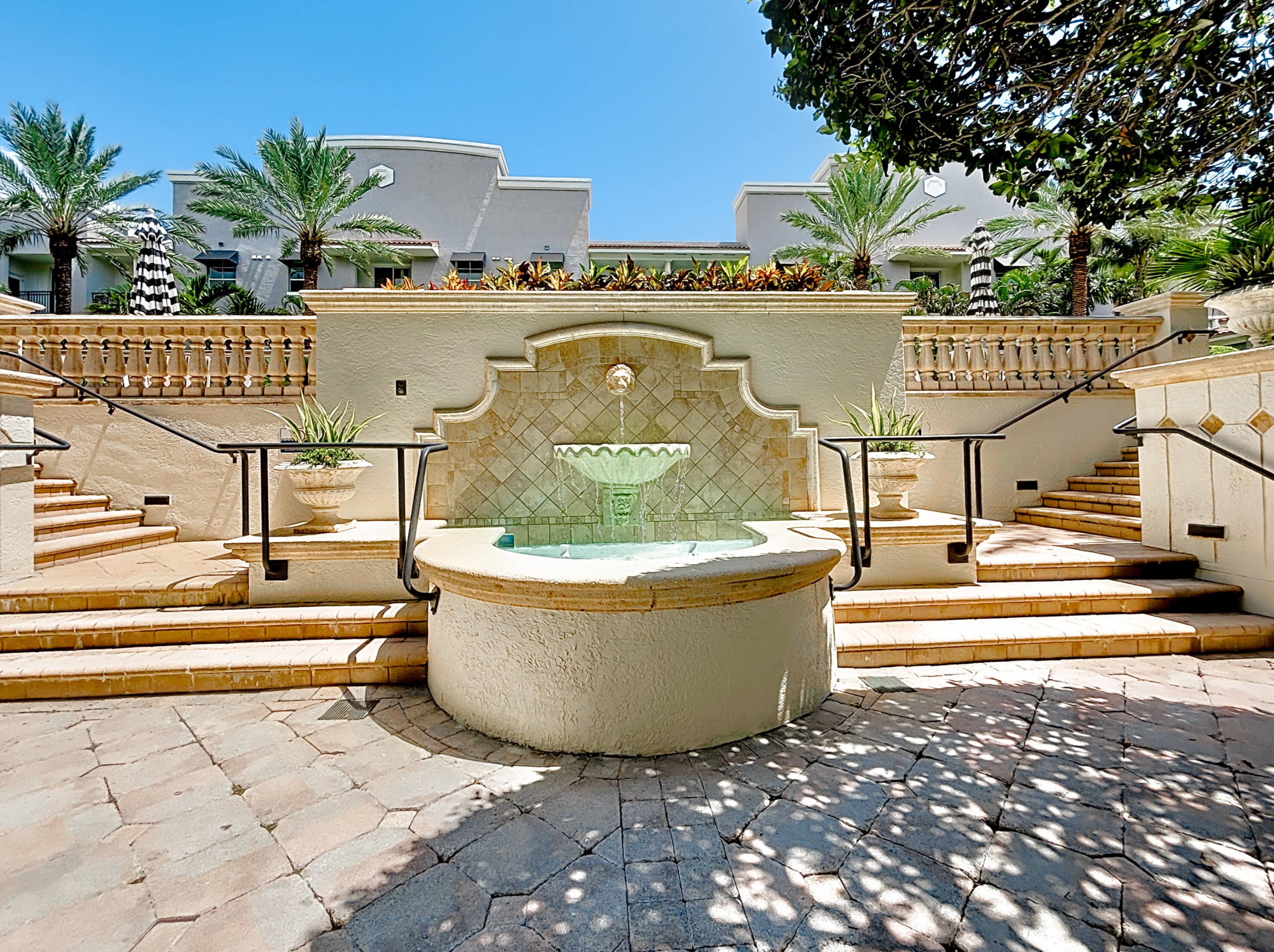 600 Dixie Hwy, West Palm Beach FL  33401-3914 exterior