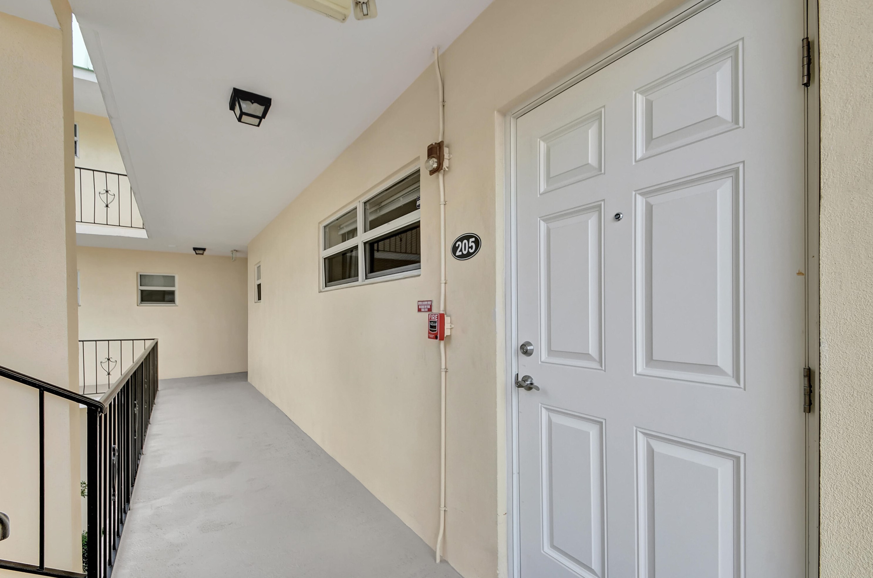 16 Colonial Club Dr #205, Boynton Beach, FL 33435