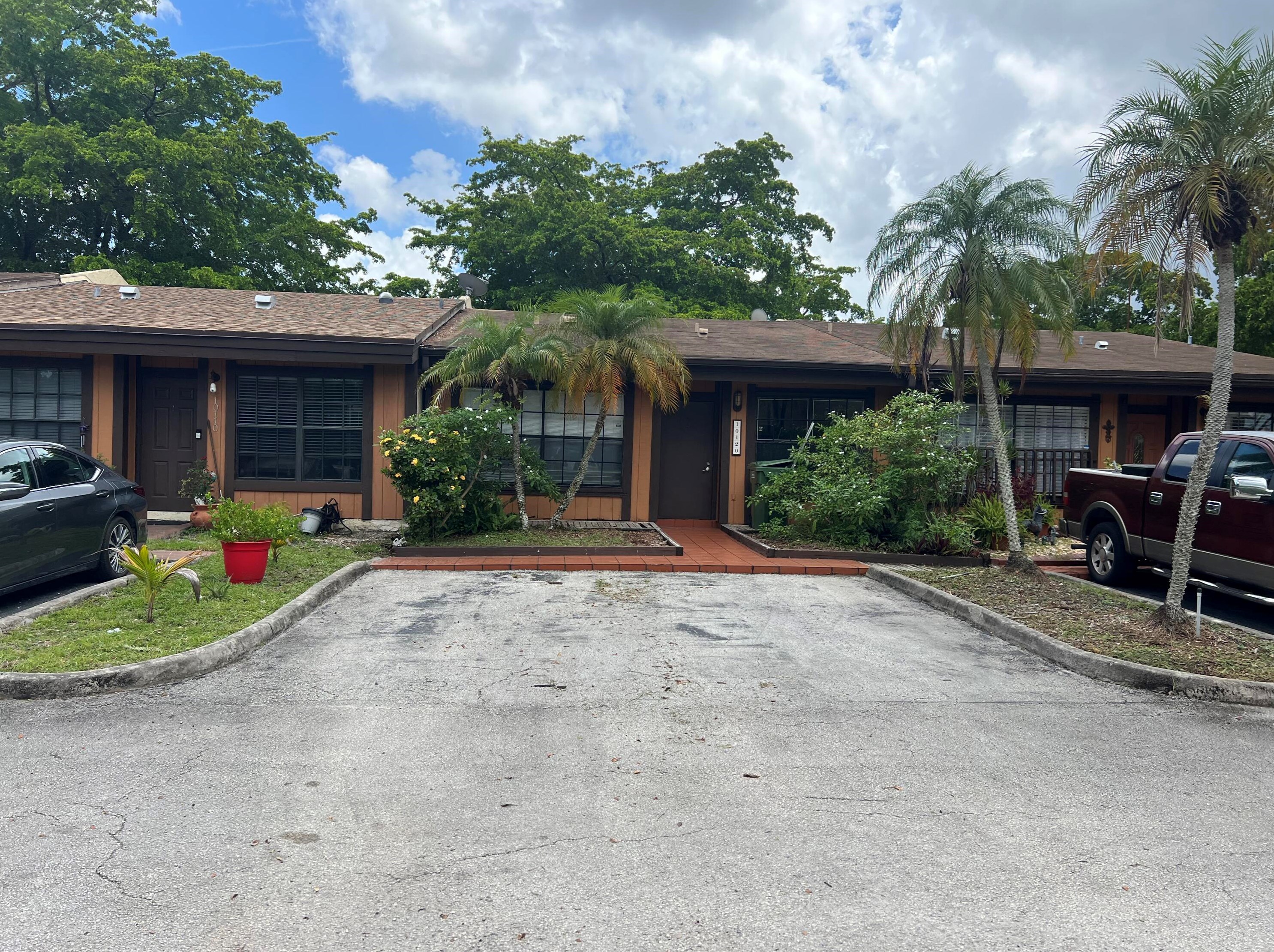 10120 Acorn Ln, Hollywood, FL 33026