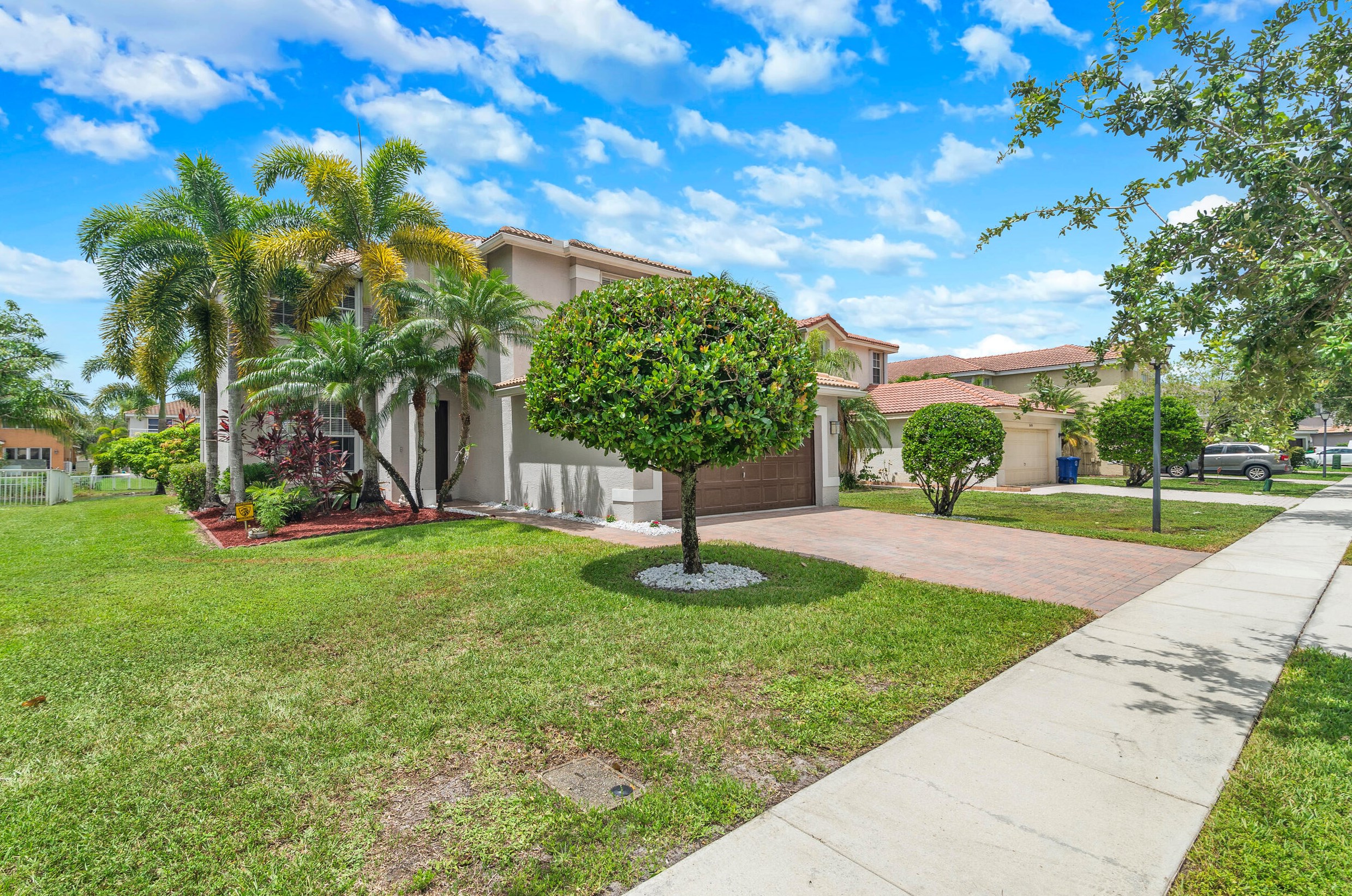16442 29th St, Hollywood, FL 33027-5223