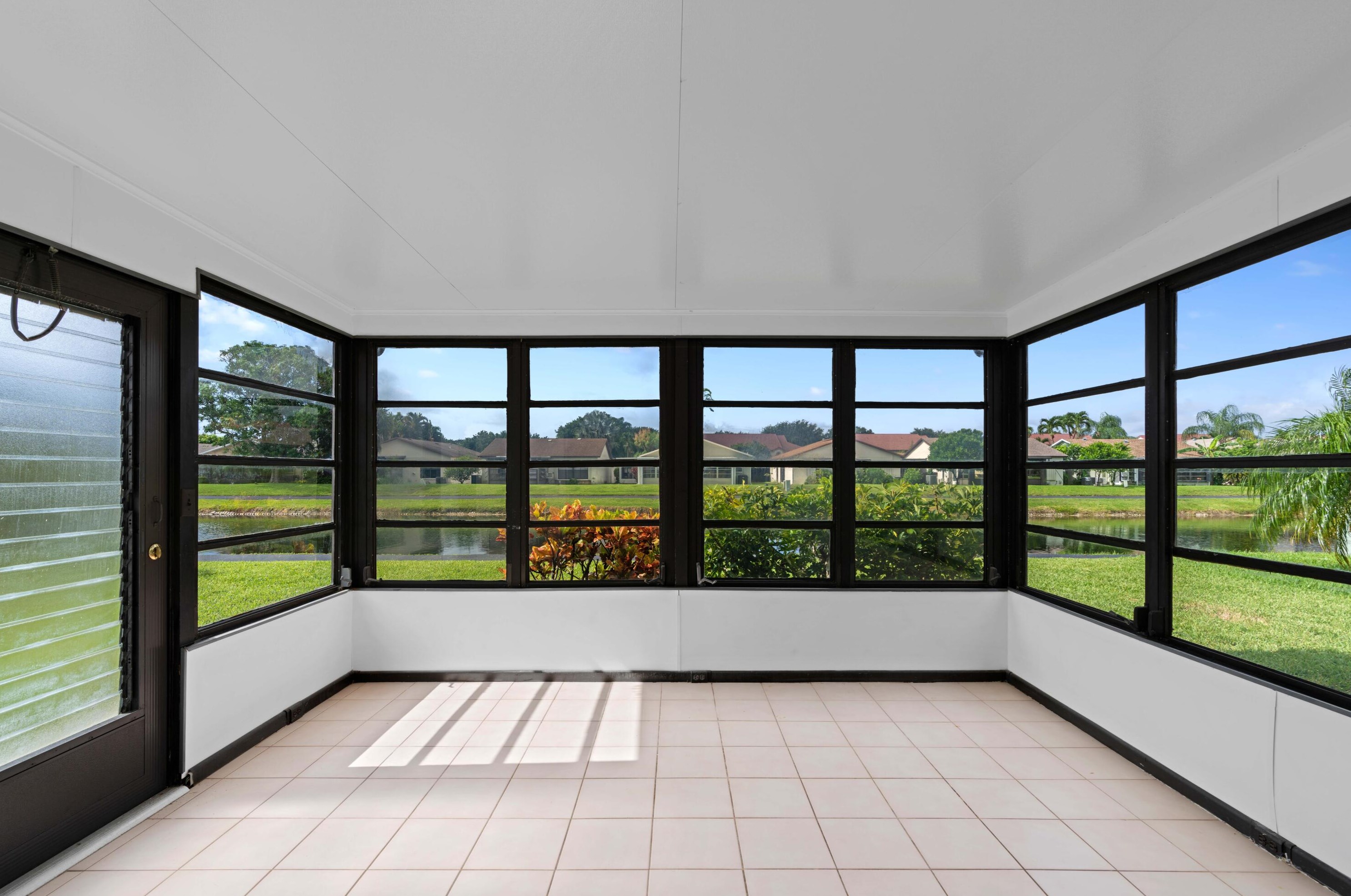 5128 Mirror Lakes Blvd, Boynton Beach FL  33472-1212 exterior