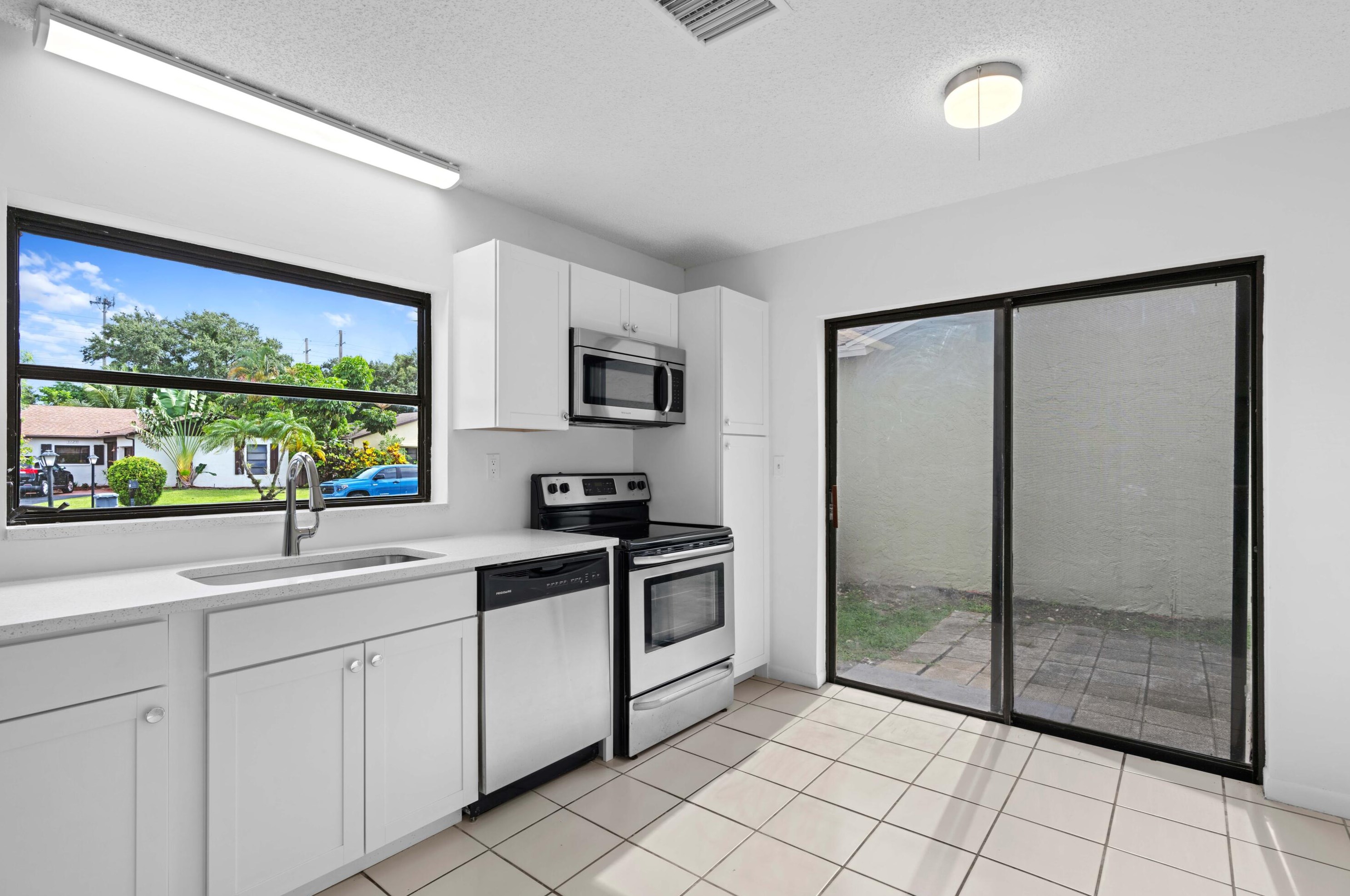 5128 Mirror Lakes Blvd, Boynton Beach FL  33472-1212 exterior