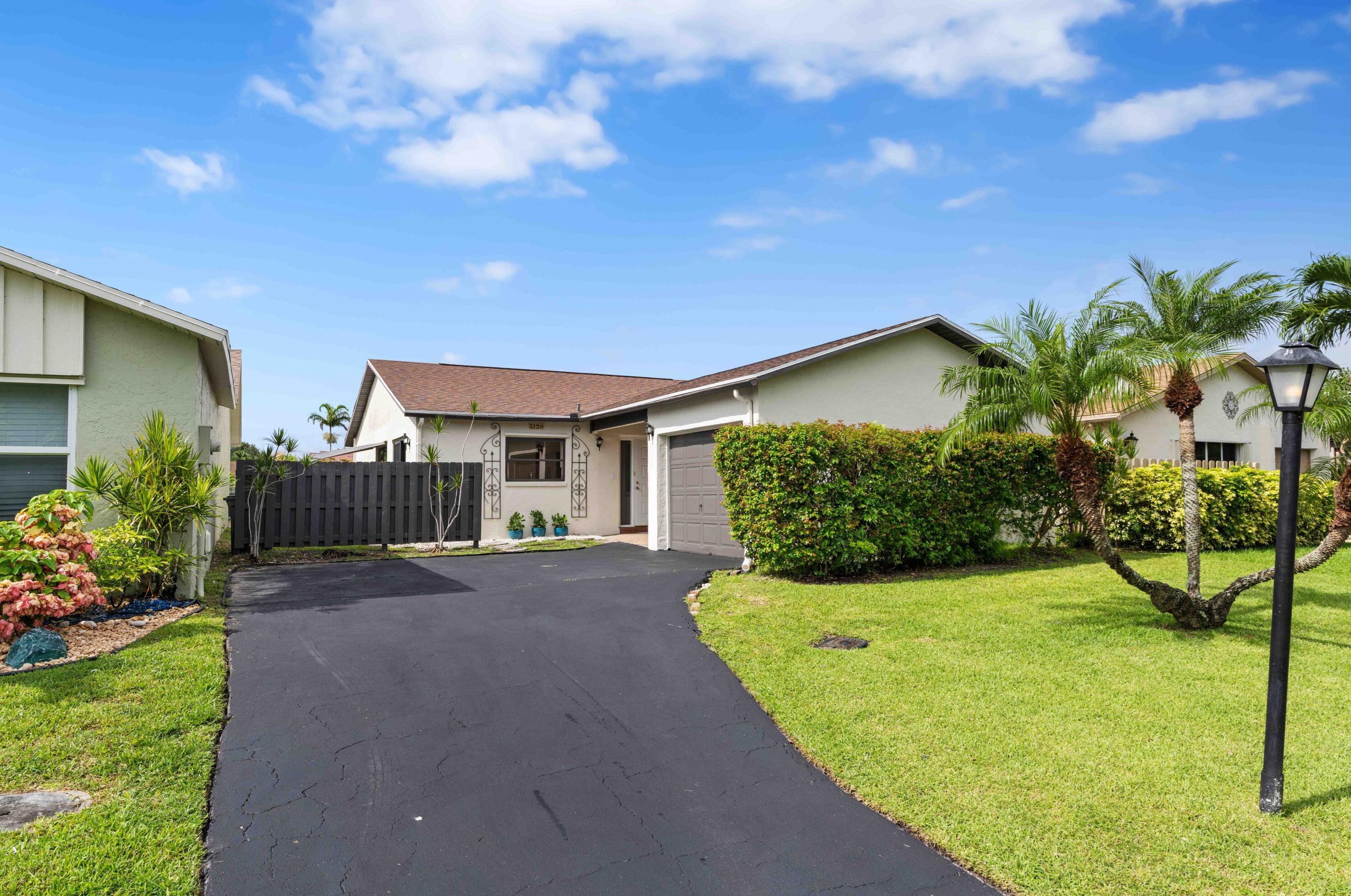 5128 Mirror Lakes Blvd, Boynton Beach FL  33472-1212 exterior