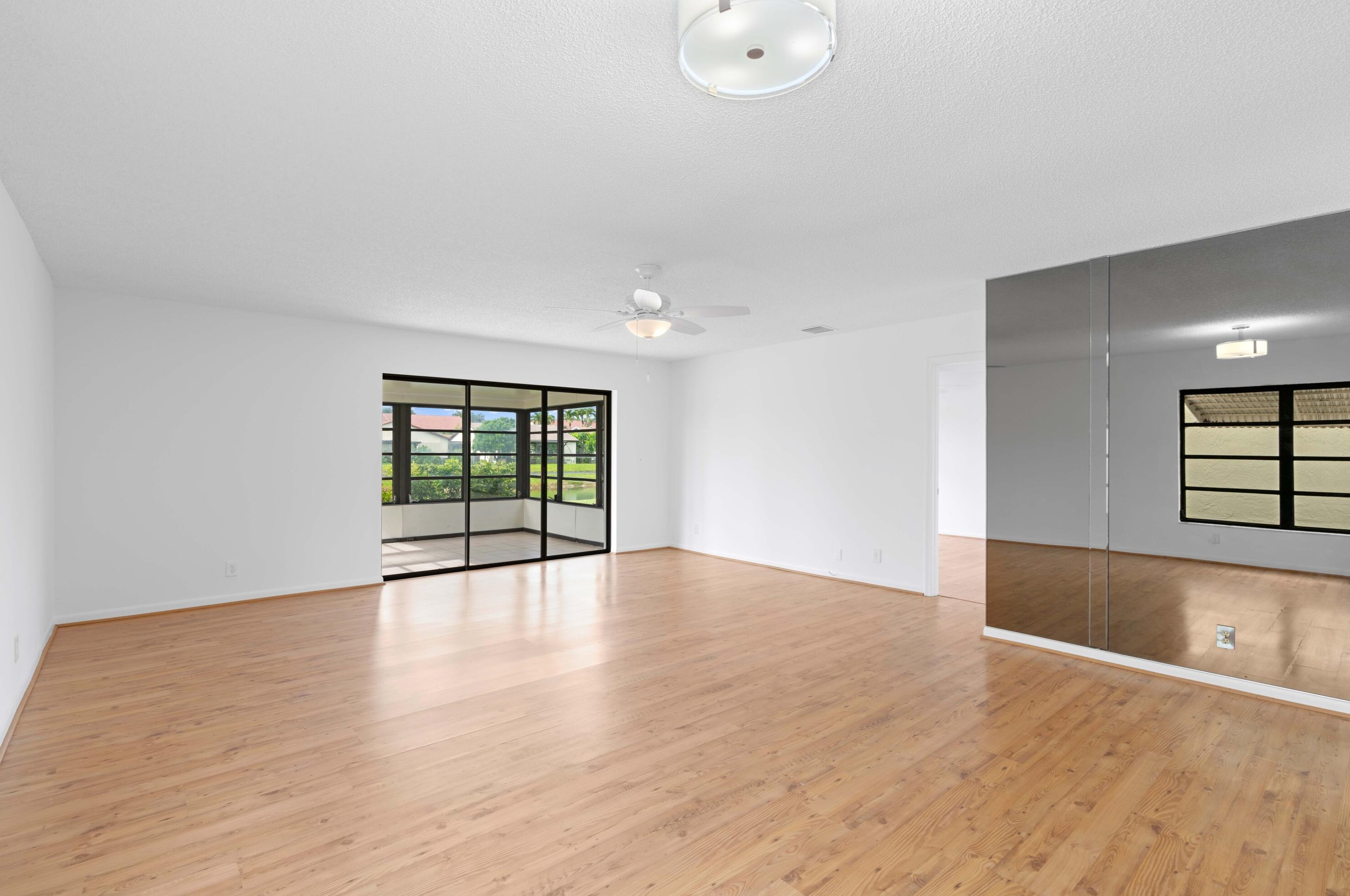 5128 Mirror Lakes Blvd, Boynton Beach FL  33472-1212 exterior