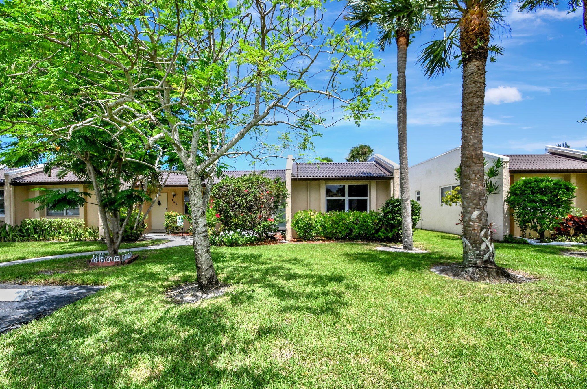 190 Lake Meryl Dr, West Palm Beach, FL 33411
