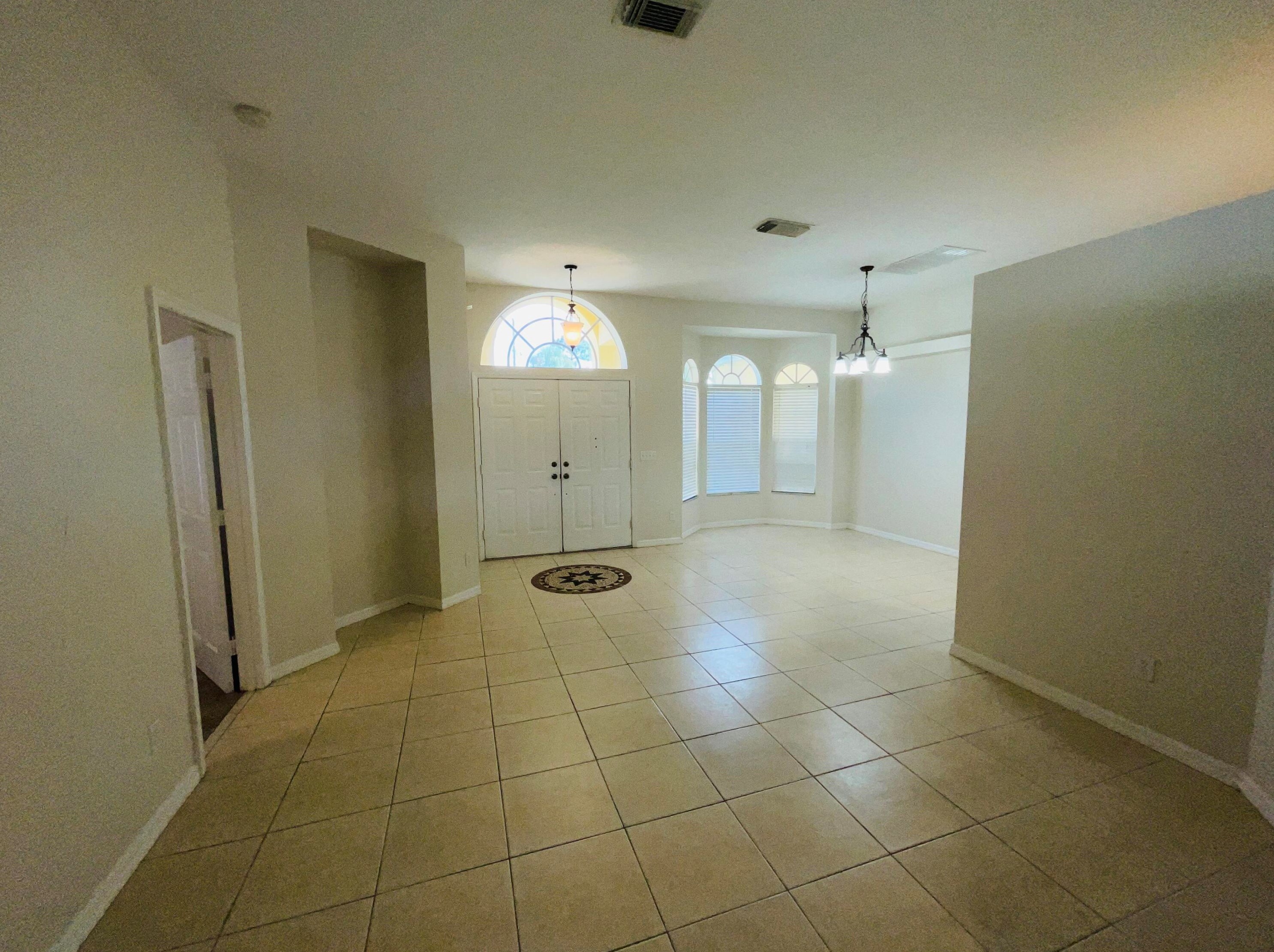 1850 Bellevue Ave, Fort Pierce FL  34953-1035 exterior