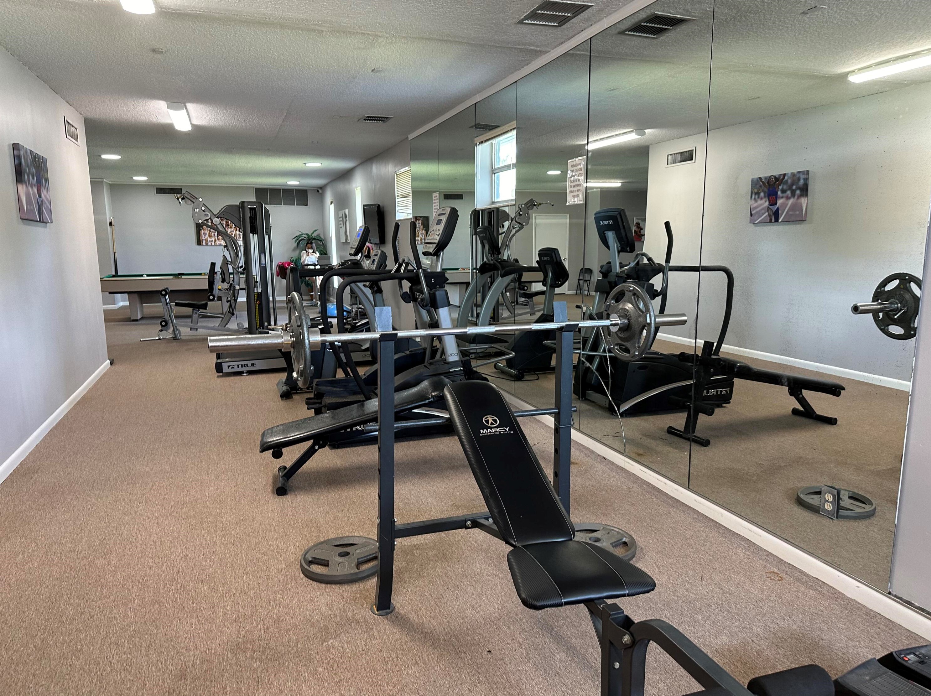 470 Executive Center Dr, West Palm Beach FL  33401-2931 exterior
