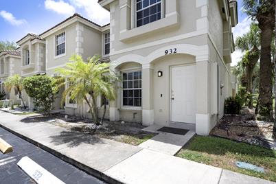 932 Summit Lake Drive, West Palm Beach, FL 33406 - Photo 1