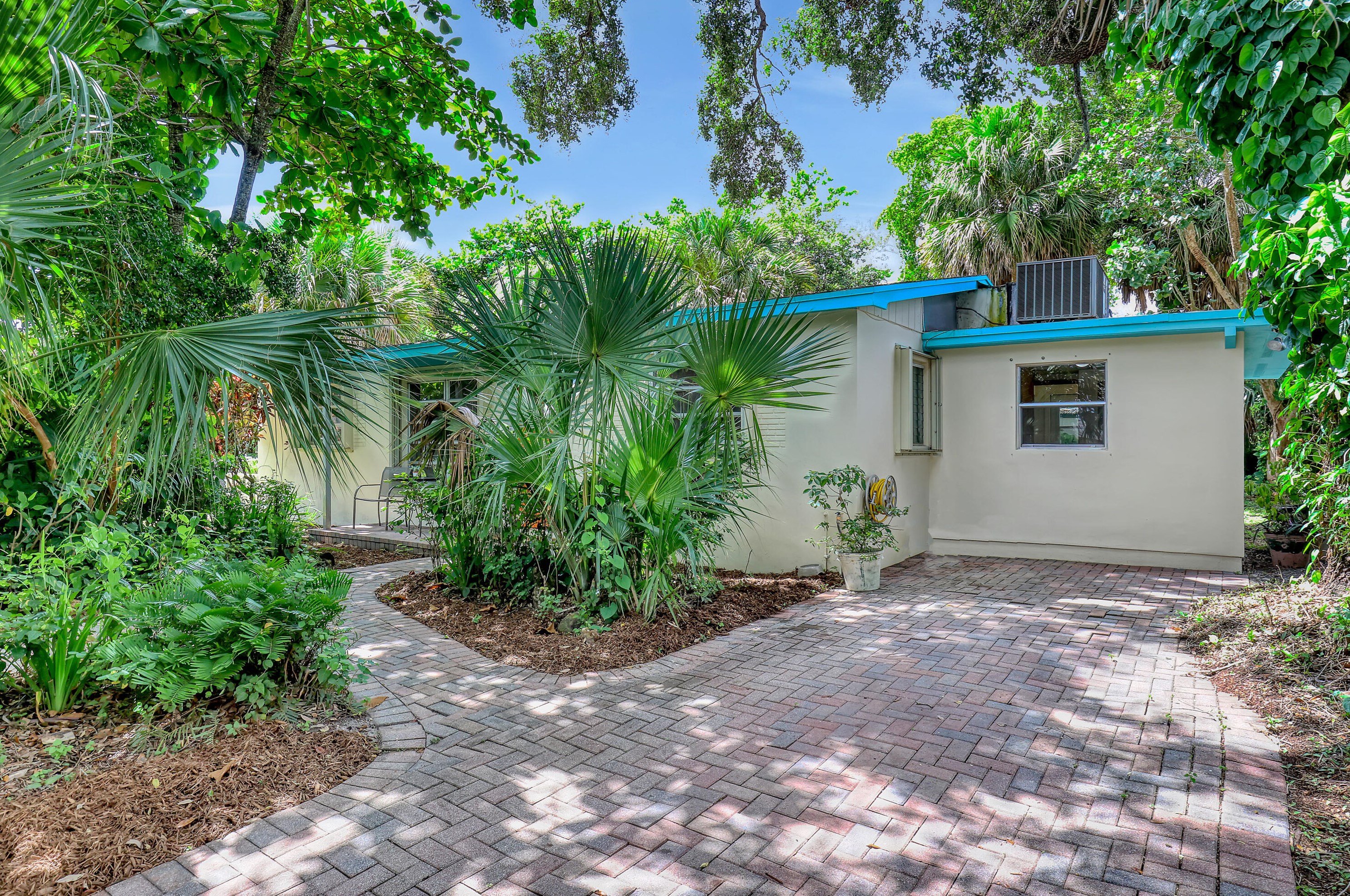 5555 Balfrey Dr, West Palm Beach, FL 33413-1240