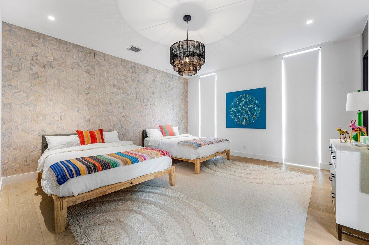 132 7 Ave, Delray Beach FL 33483-5244 exterior