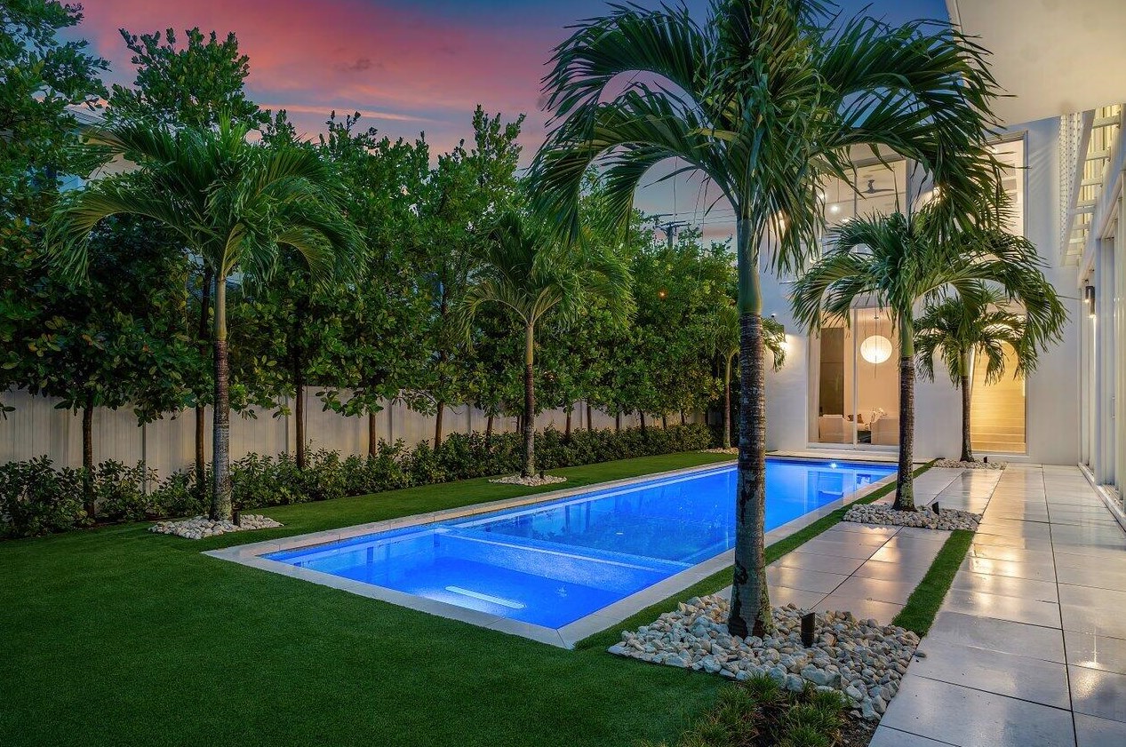 132 7 Ave, Delray Beach FL 33483-5244 exterior