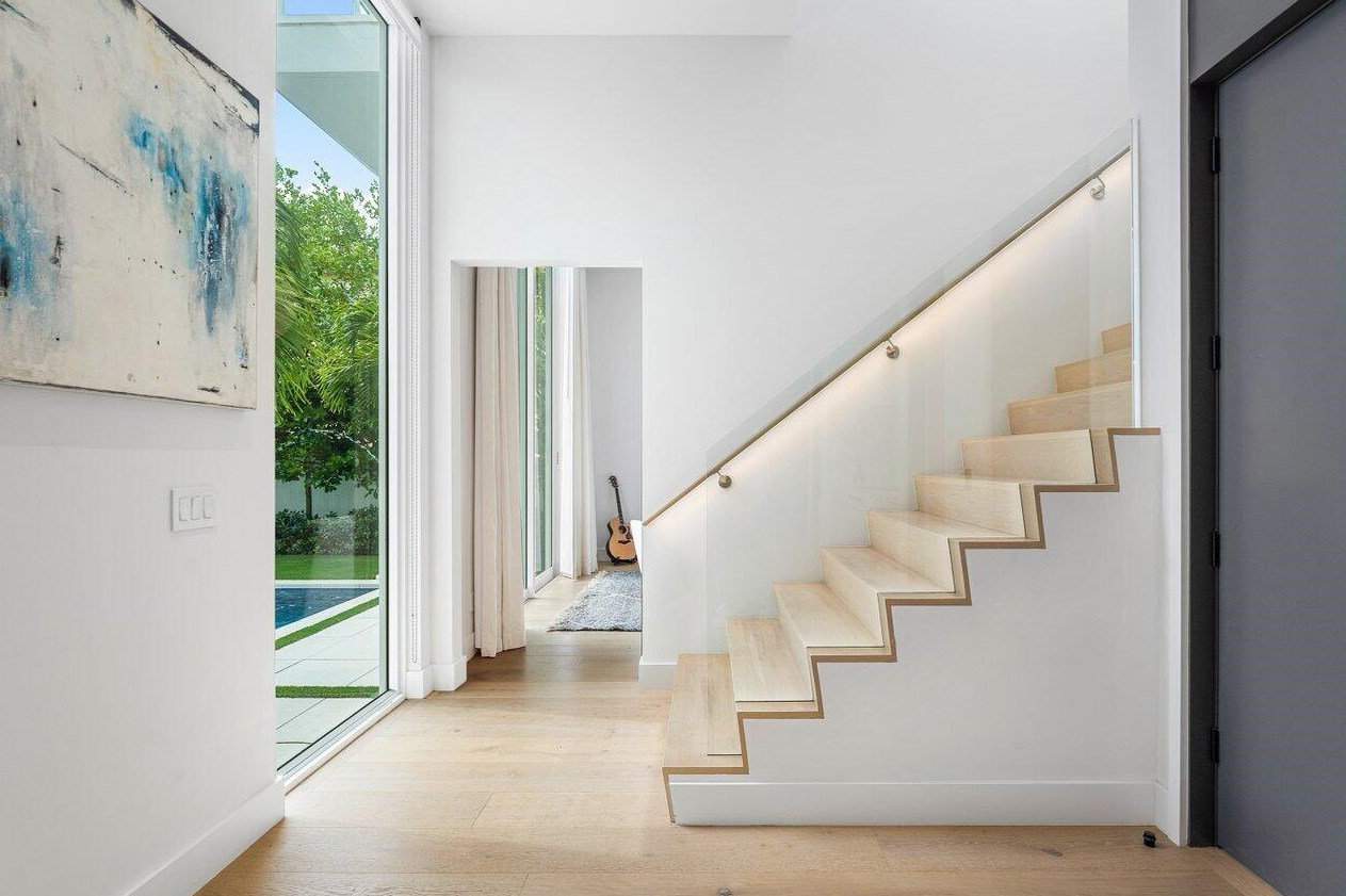 132 7 Ave, Delray Beach FL 33483-5244 exterior