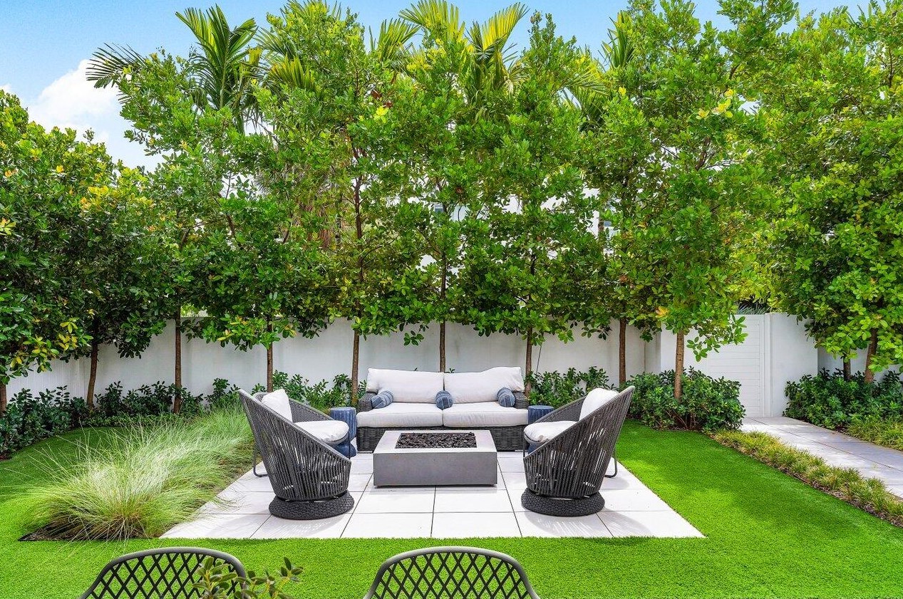 132 7 Ave, Delray Beach FL 33483-5244 exterior