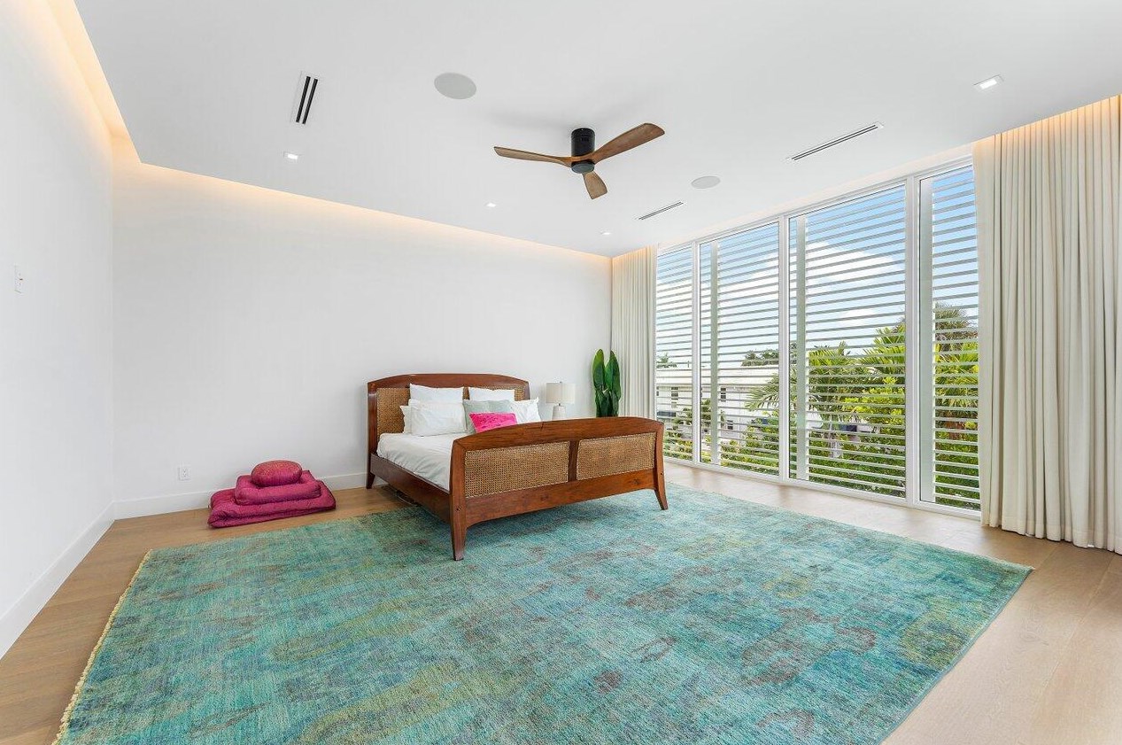 132 7 Ave, Delray Beach FL 33483-5244 exterior