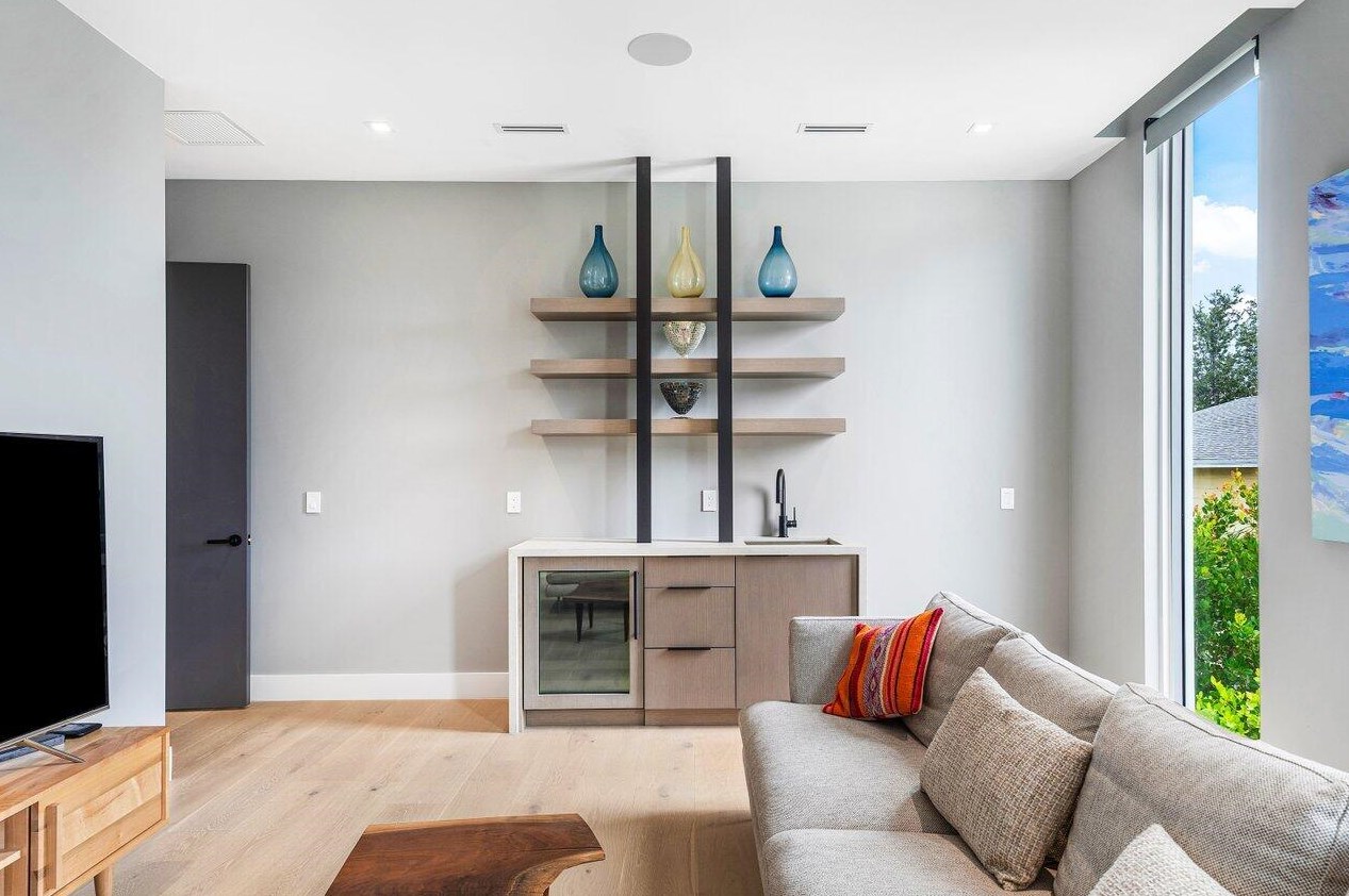 132 7 Ave, Delray Beach FL 33483-5244 exterior