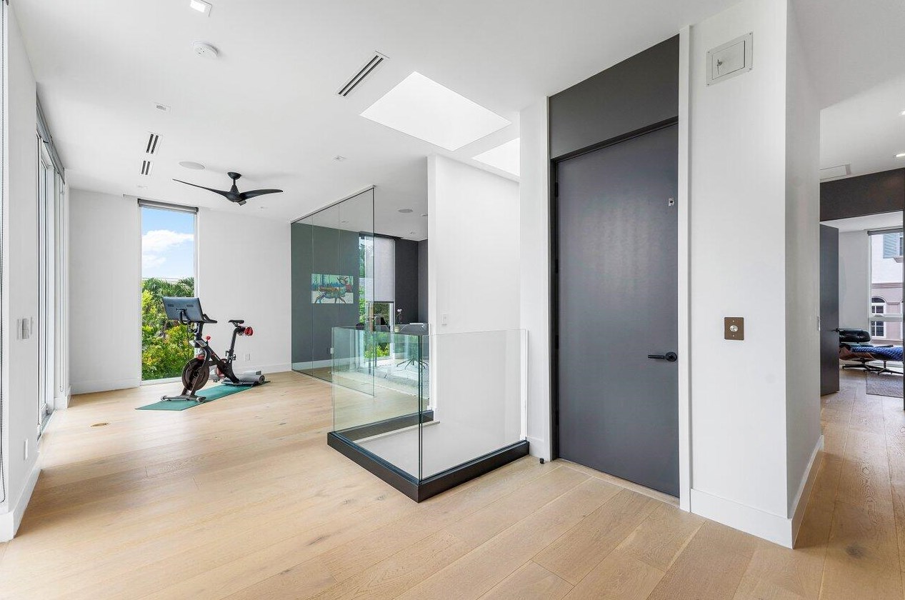 132 7 Ave, Delray Beach FL 33483-5244 exterior