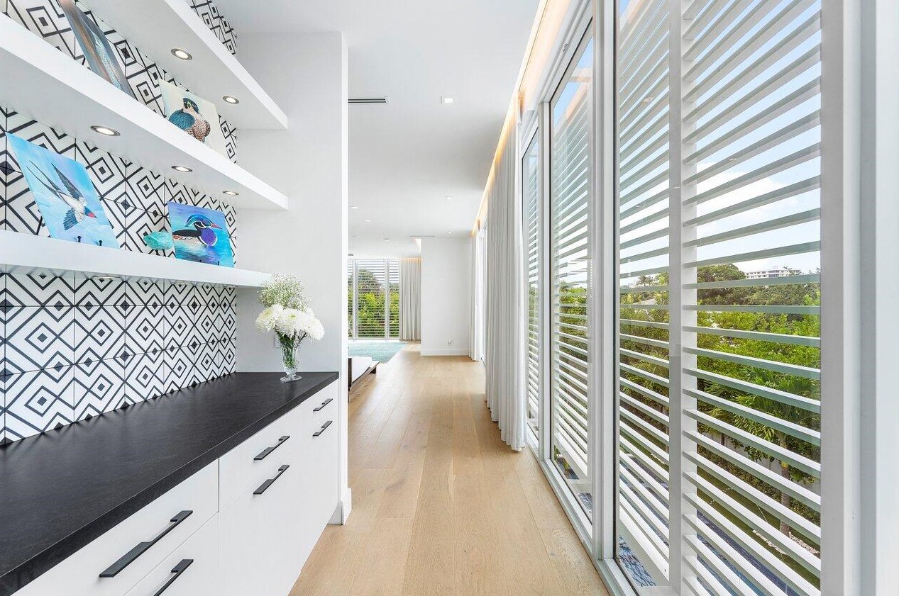 132 7 Ave, Delray Beach FL 33483-5244 exterior