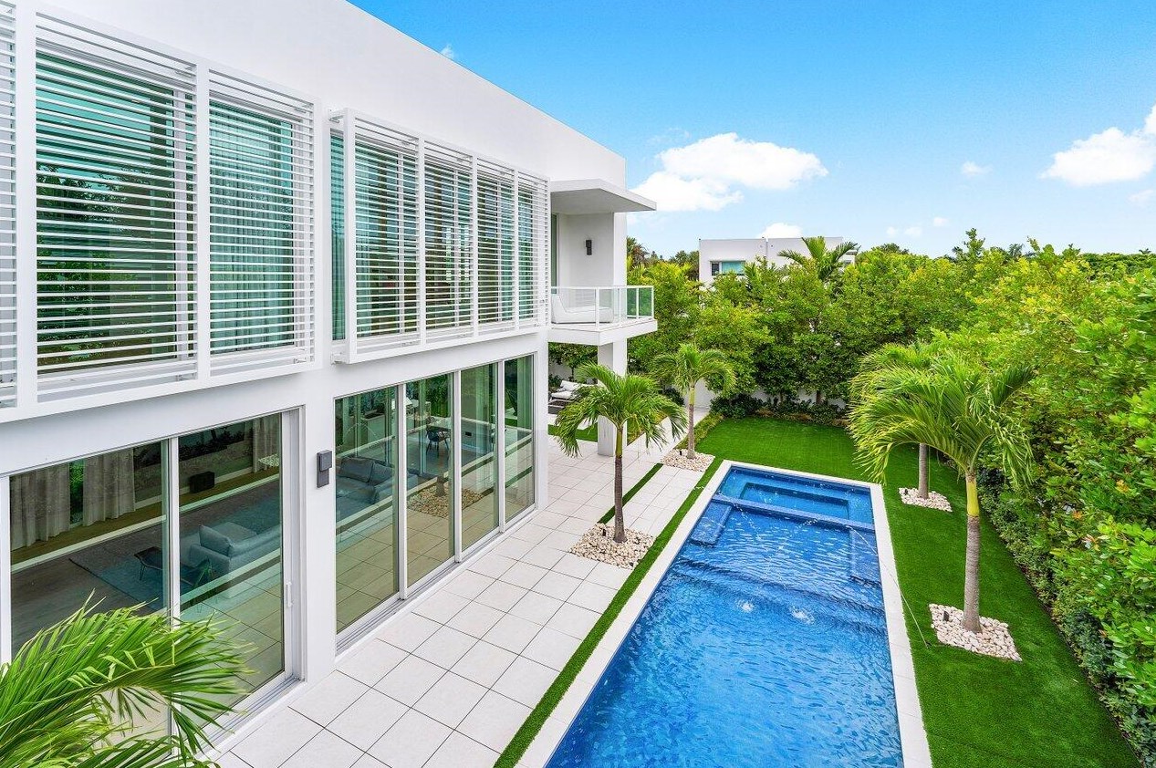 132 7 Ave, Delray Beach FL 33483-5244 exterior