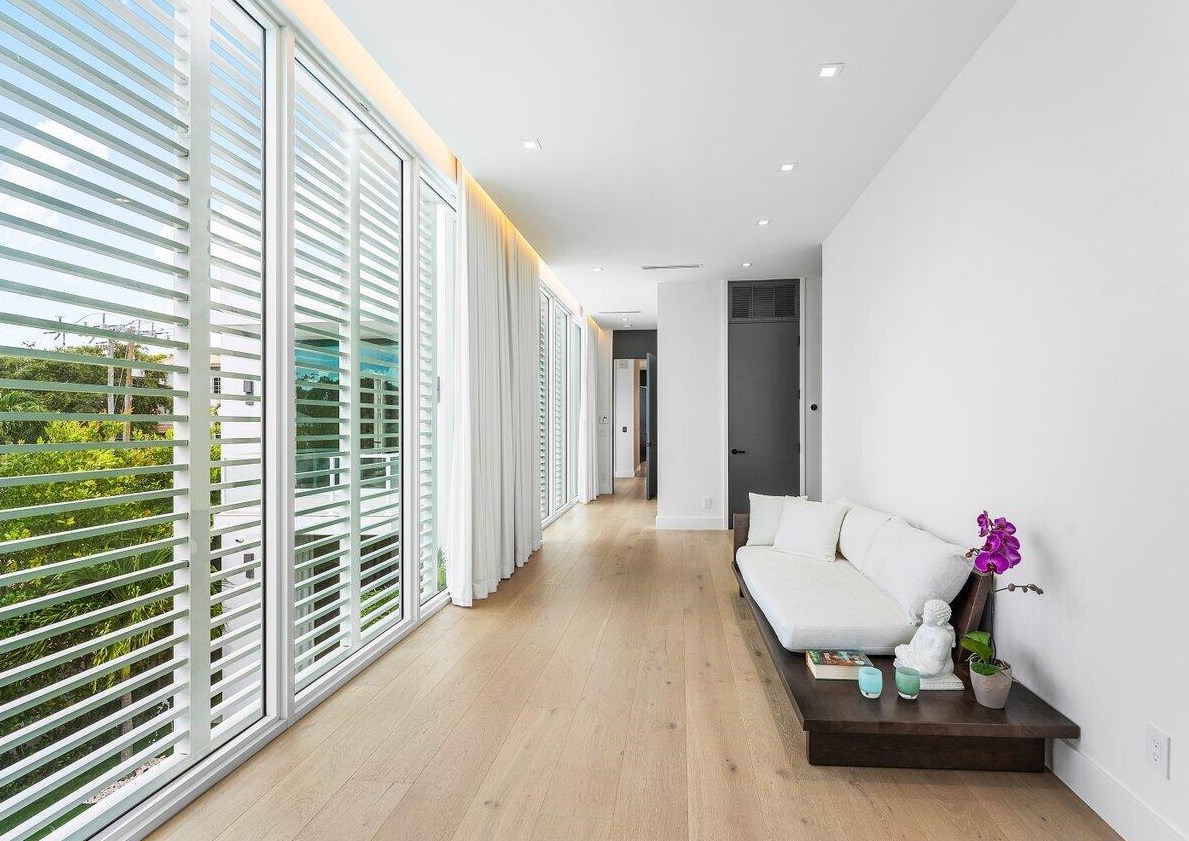 132 7 Ave, Delray Beach FL 33483-5244 exterior