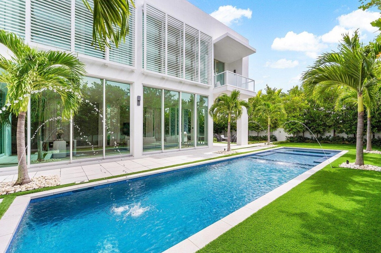 132 7 Ave, Delray Beach FL 33483-5244 exterior