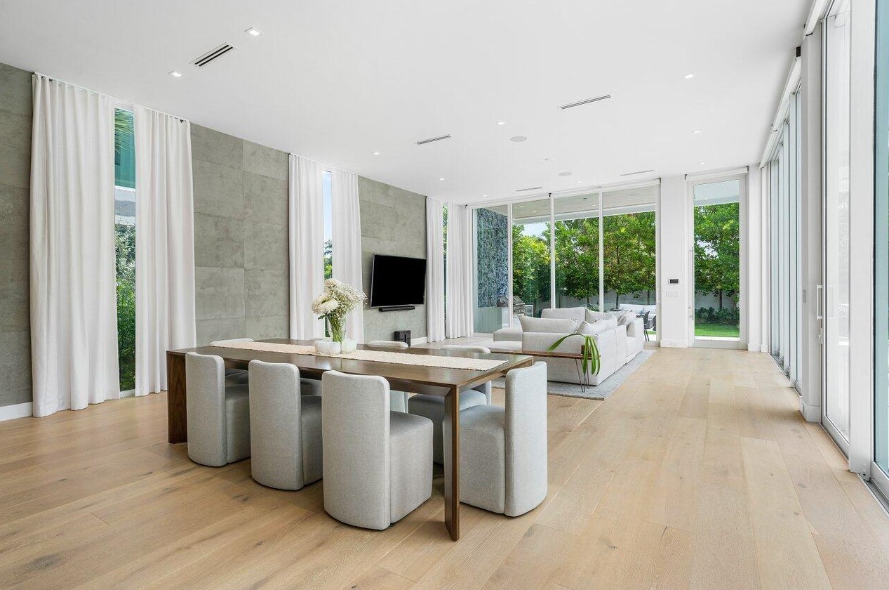 132 7 Ave, Delray Beach FL 33483-5244 exterior