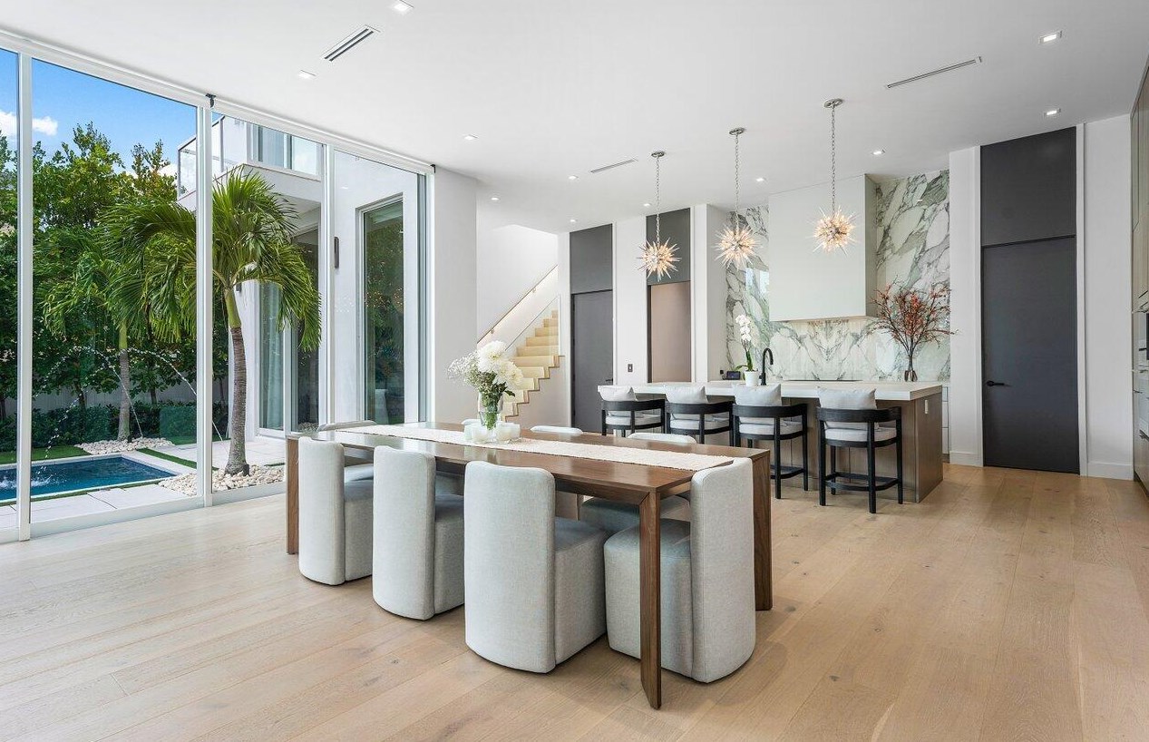 132 7 Ave, Delray Beach FL 33483-5244 exterior