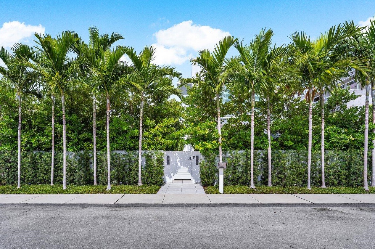 132 7 Ave, Delray Beach FL 33483-5244 exterior