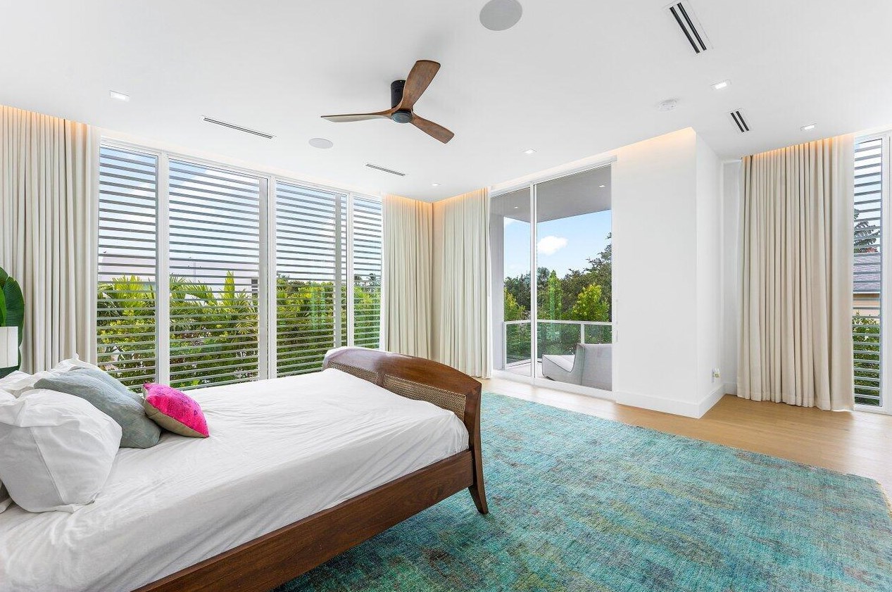 132 7 Ave, Delray Beach FL 33483-5244 exterior