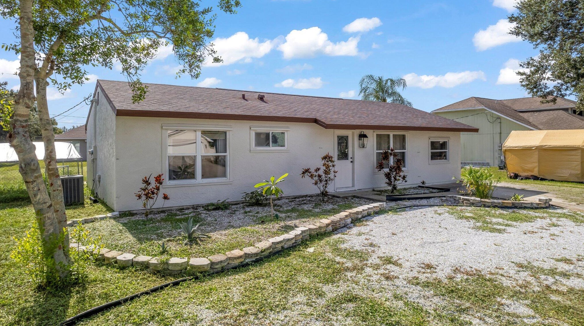 1915 18th Ave, Vero Beach, FL 32960-3523
