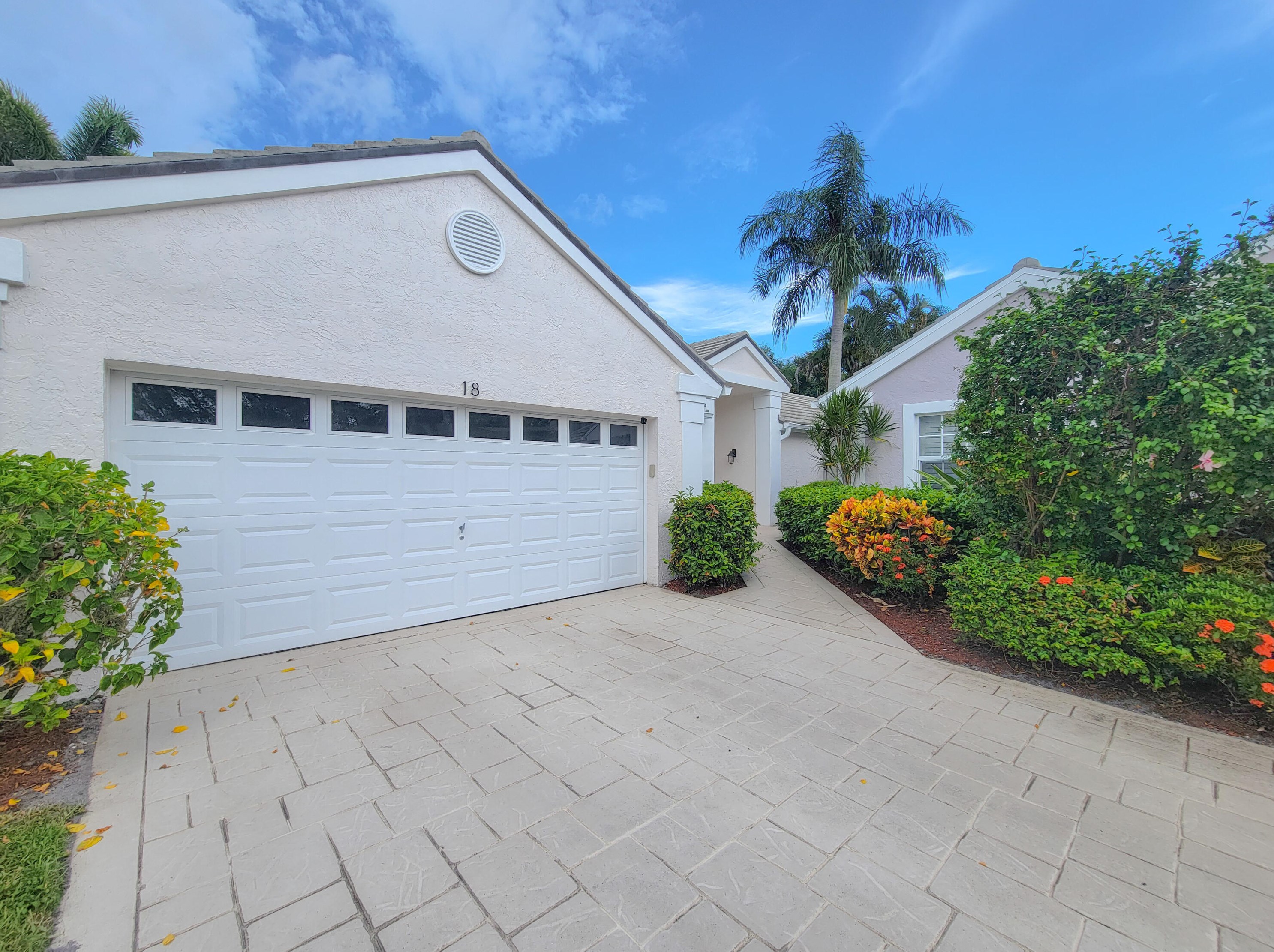 18 Admirals Ct, West Palm Beach, FL 33418