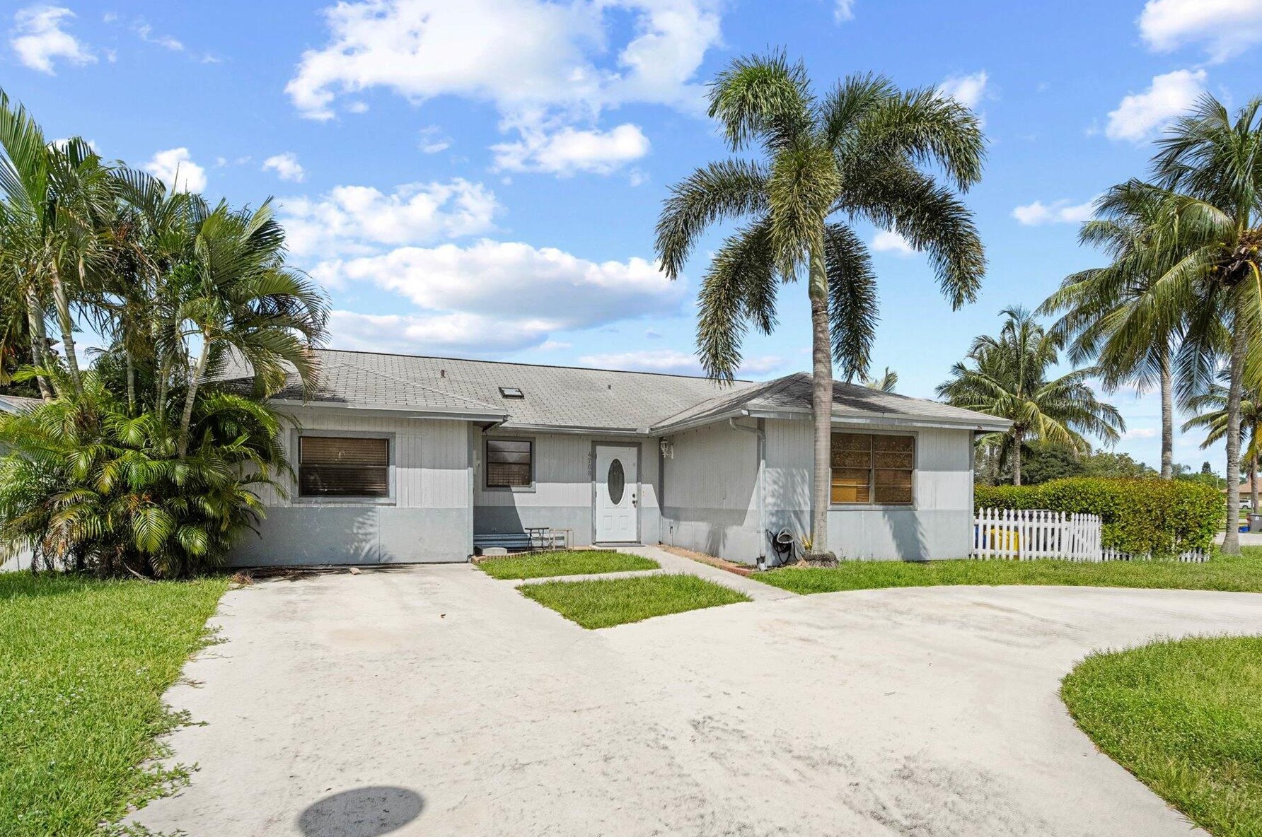 4768 Brook Dr, West Palm Beach, FL 33417-8209