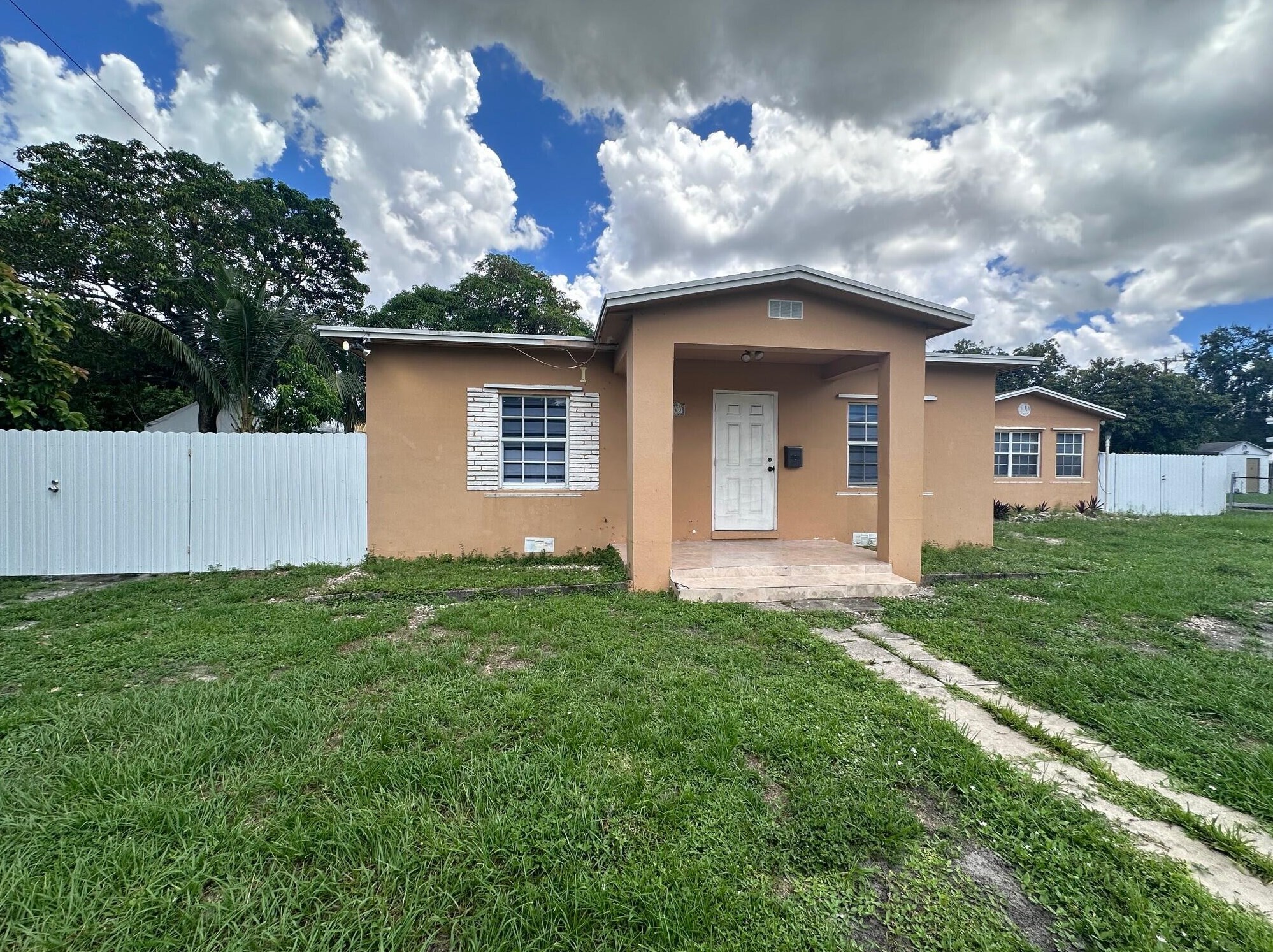 5640 Tyler St, Hollywood, FL 33021