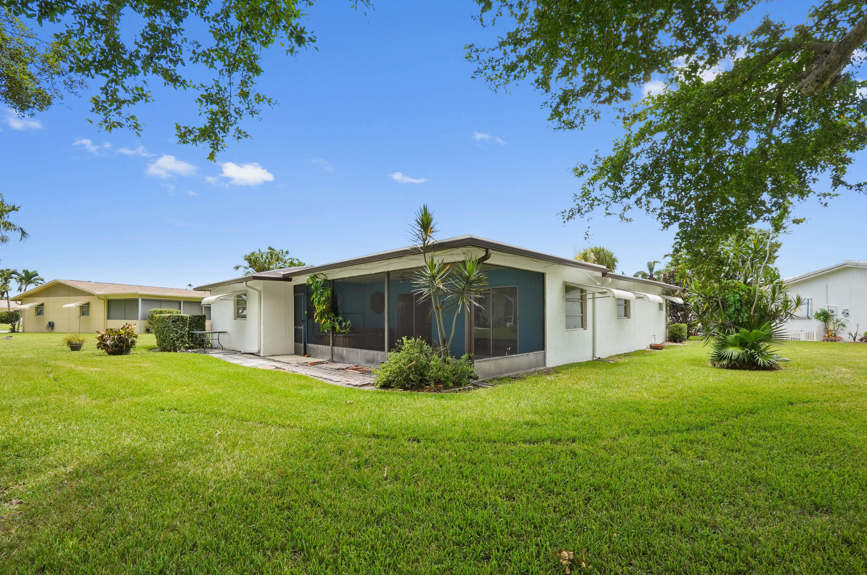 5186 Michael Dr, West Palm Beach, FL 33417